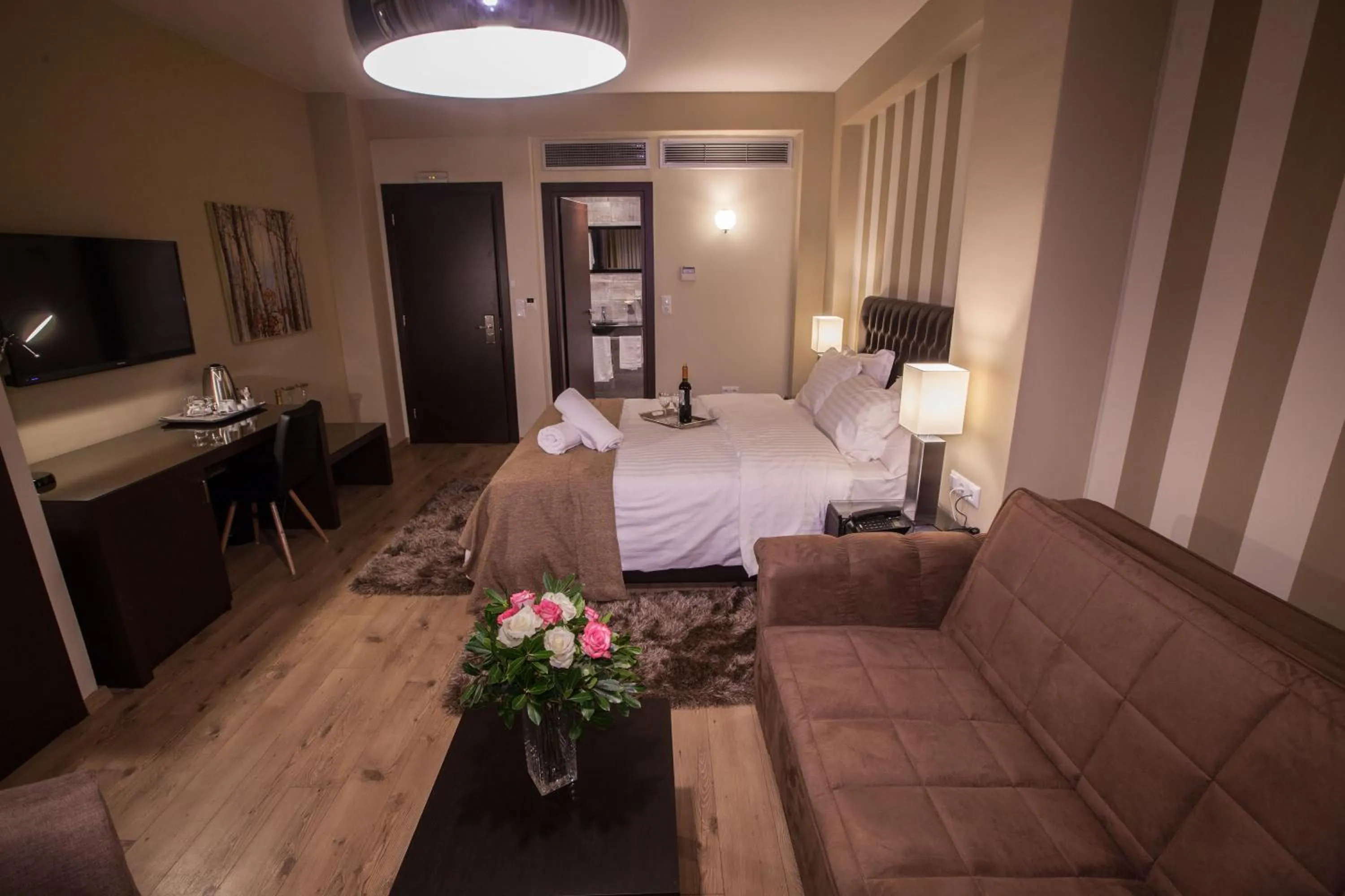 Photo of the whole room, Bed in Diamond City Living