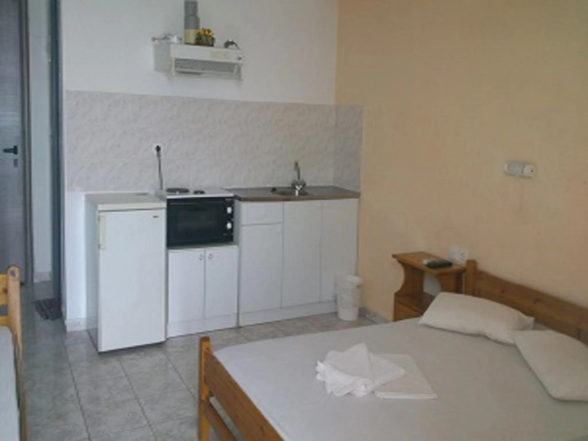 Kitchen or kitchenette, Bed in Apollon