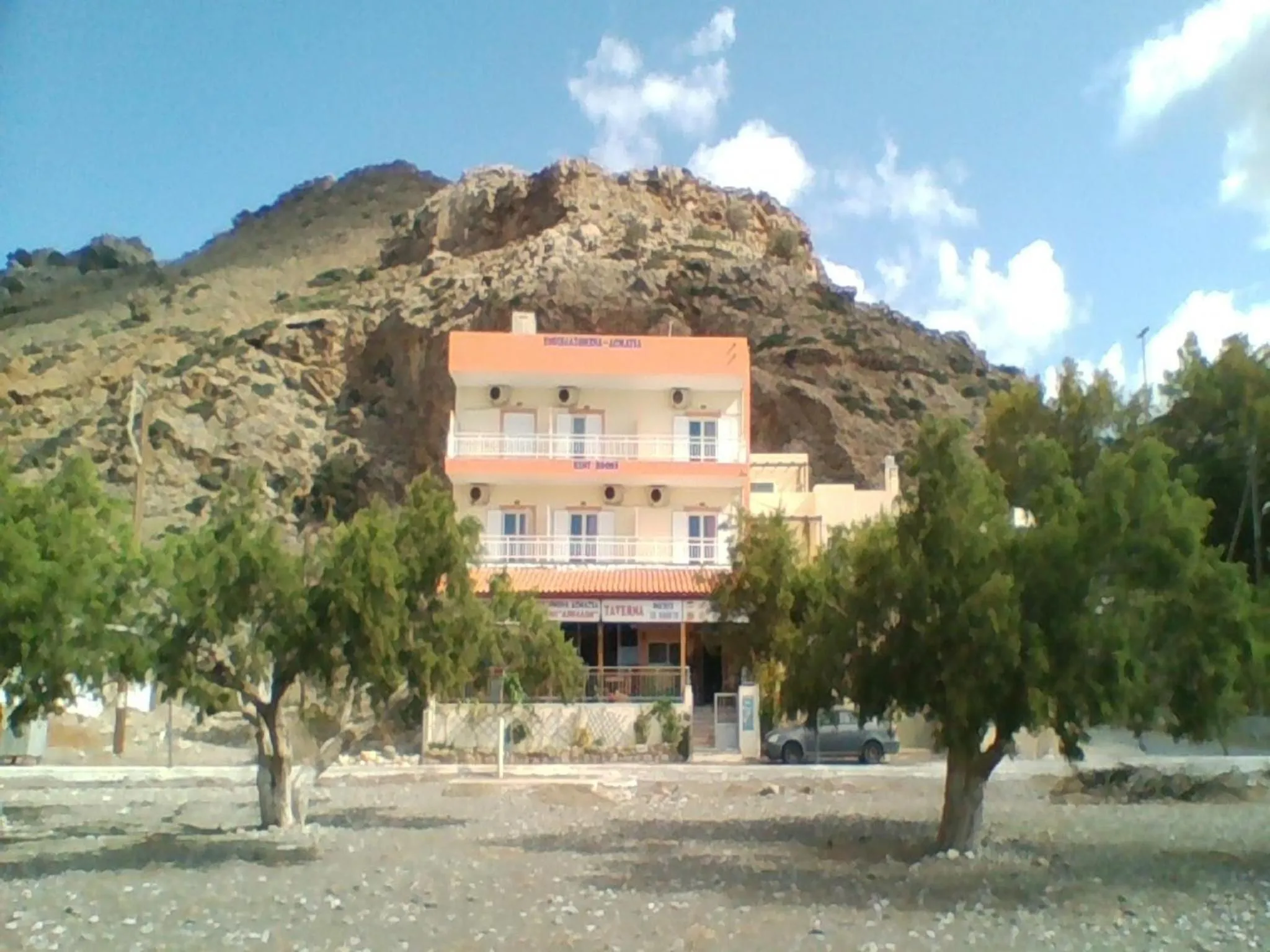 Facade/entrance in Apollon