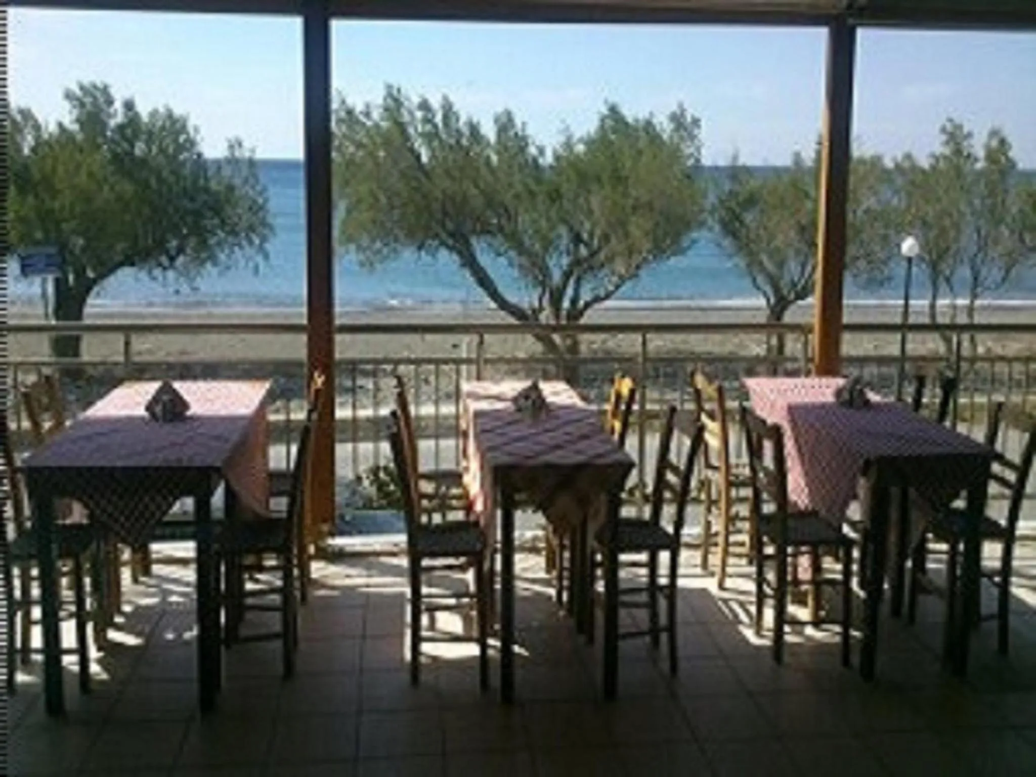 Restaurant/places to eat in Apollon