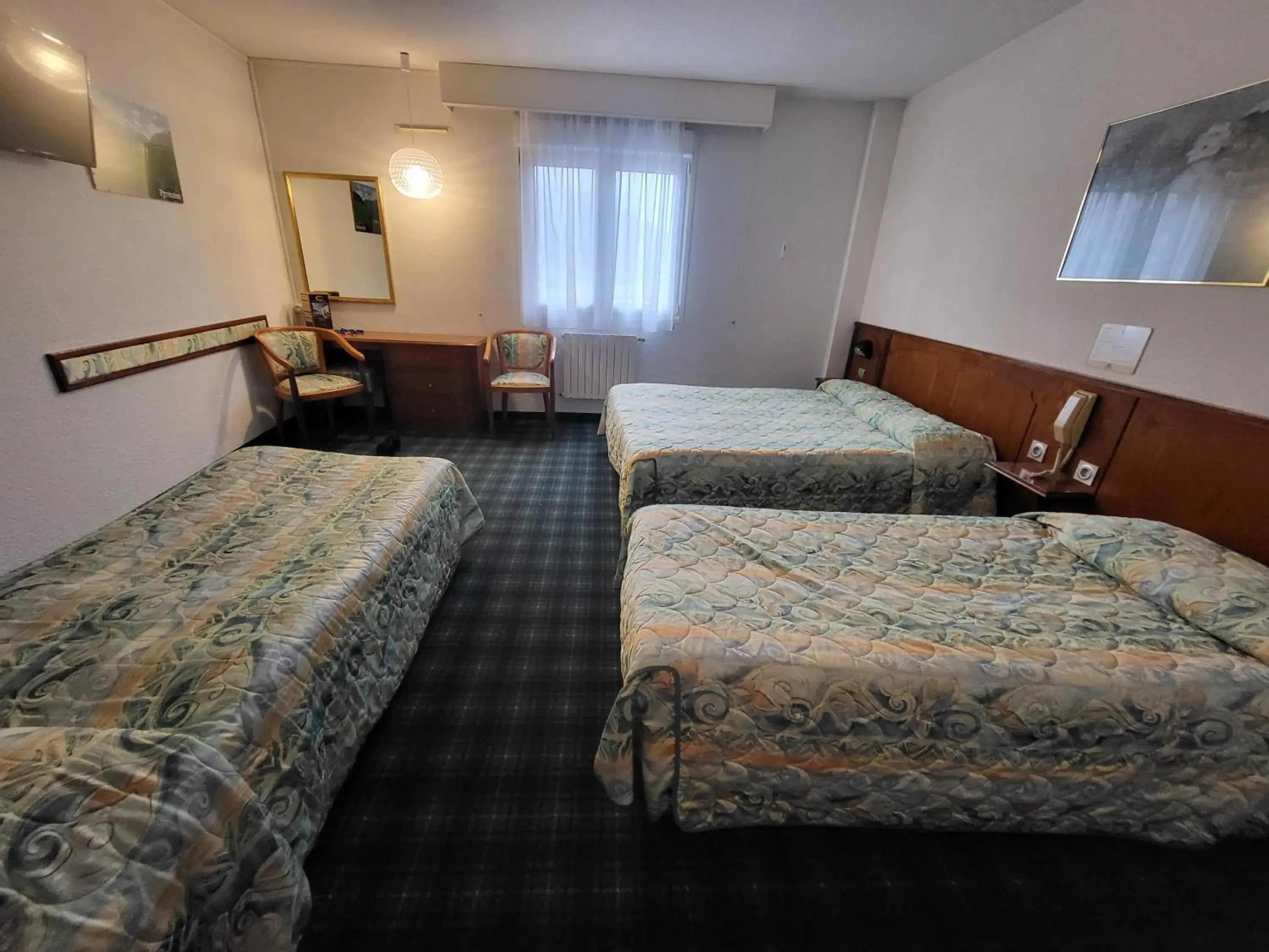 Classic Quadruple Room in Hôtel Christ Roi Classic Quadruple Room in Hôtel Christ Roi