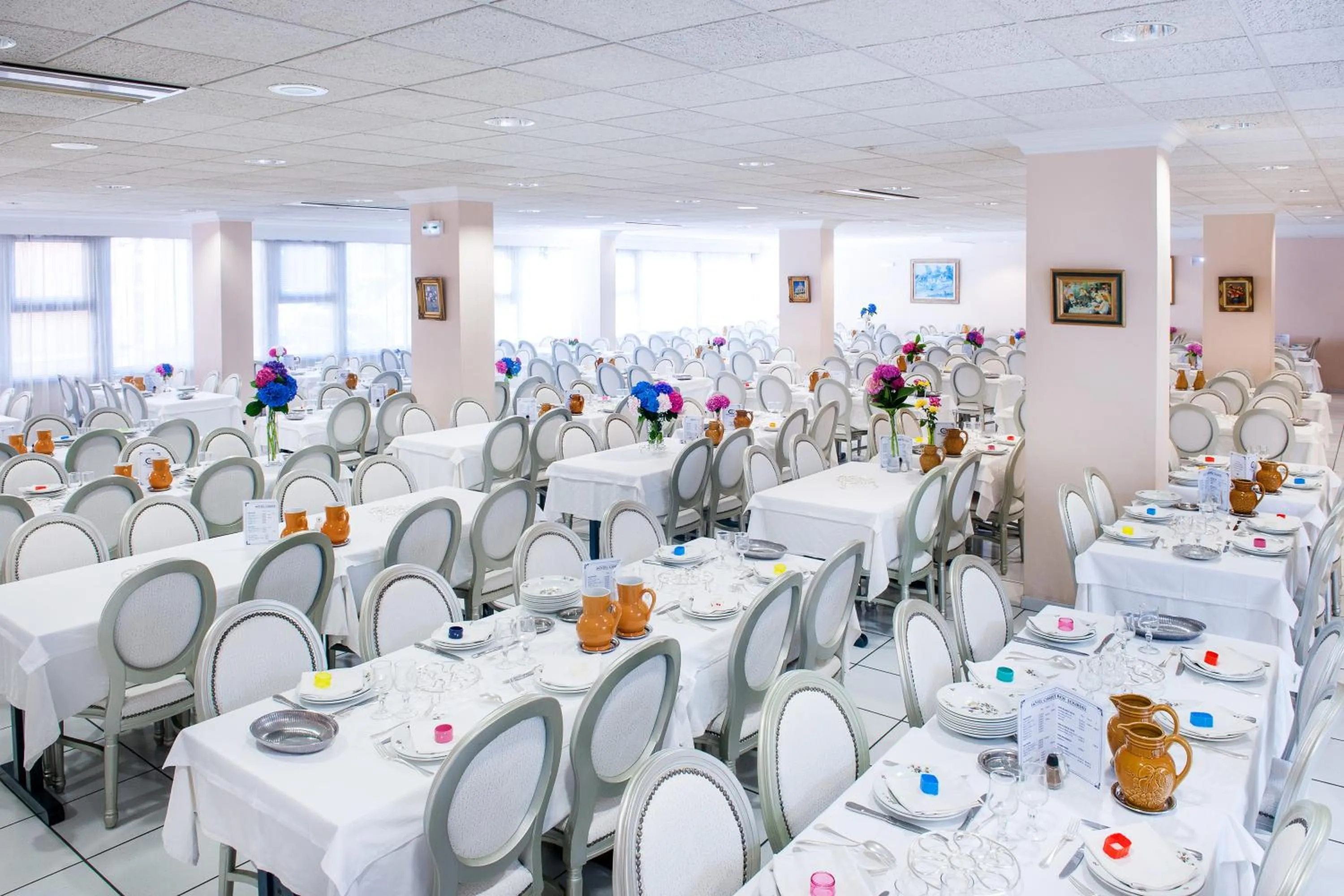 Restaurant/places to eat in Hôtel Christ Roi