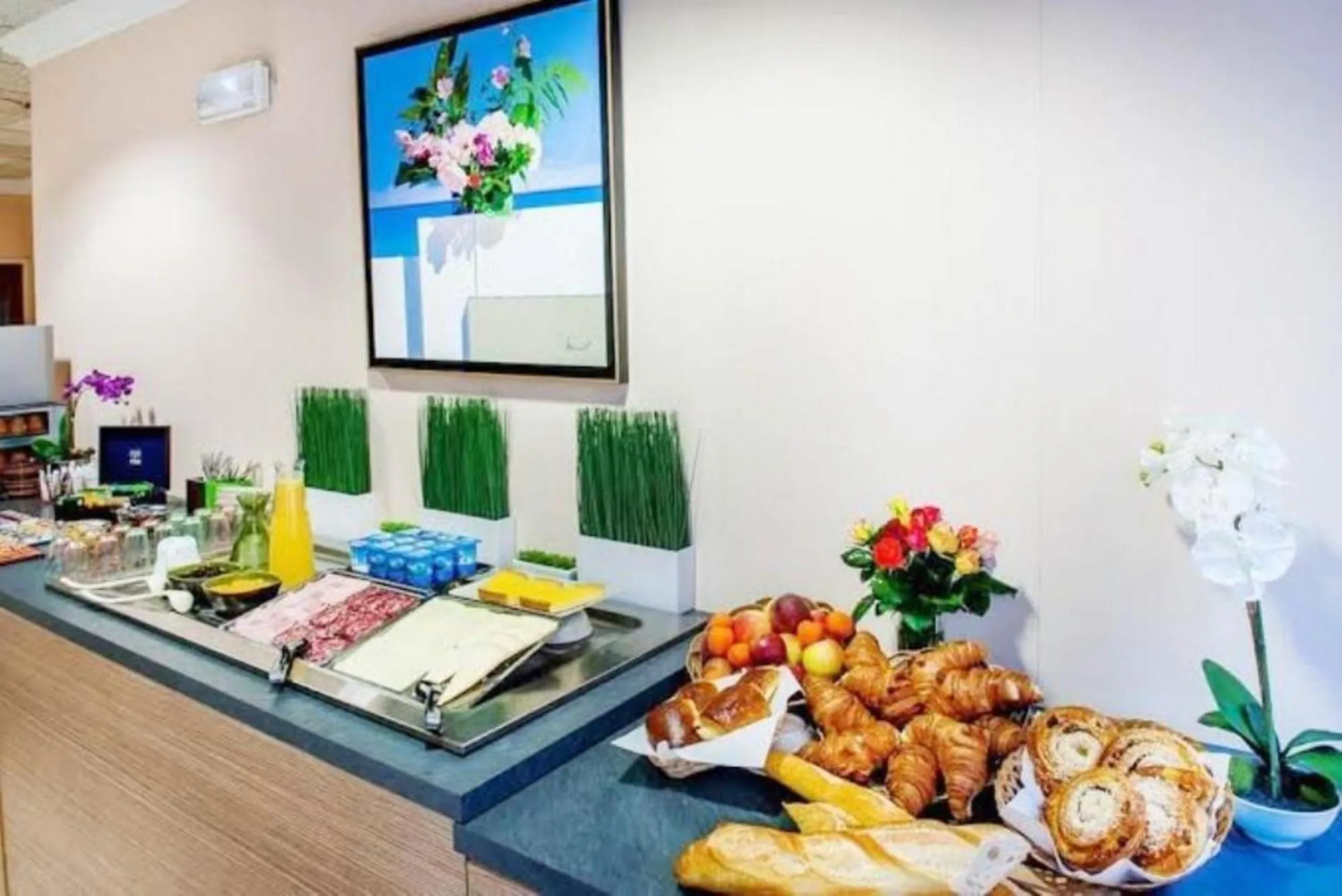 Food and drinks in Hôtel Christ Roi