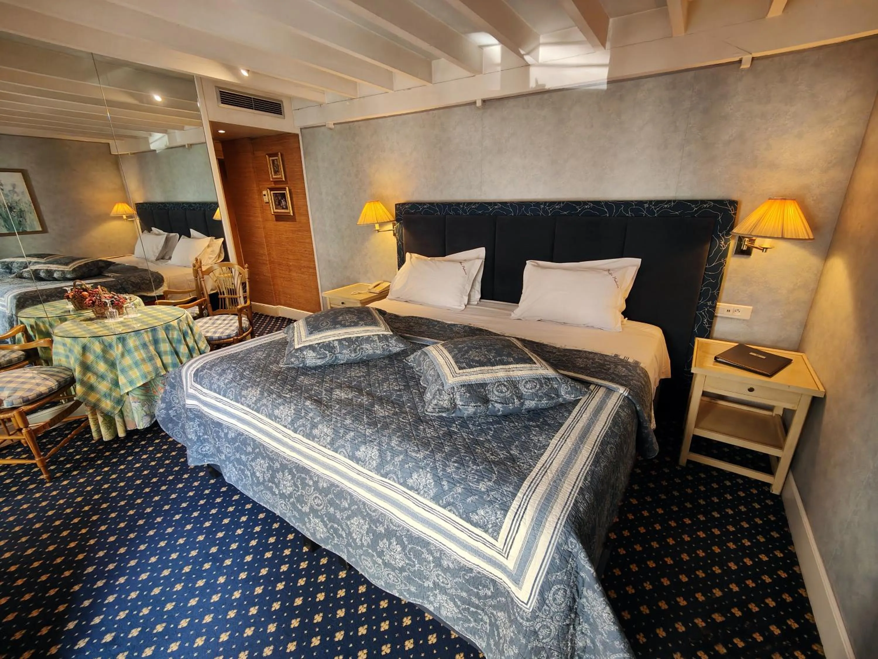 Bed in Le Relais Médicis