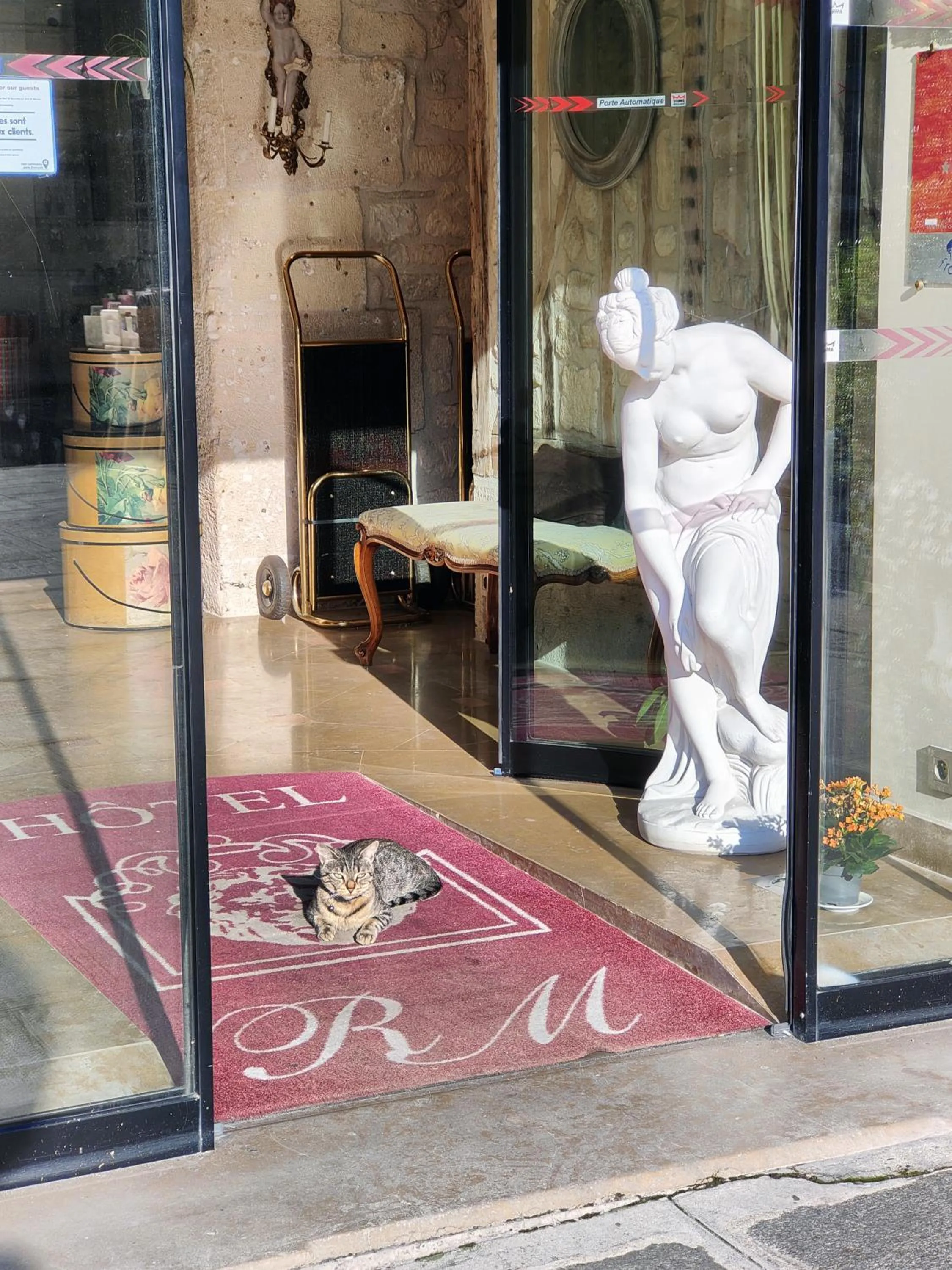 Facade/entrance in Le Relais Médicis