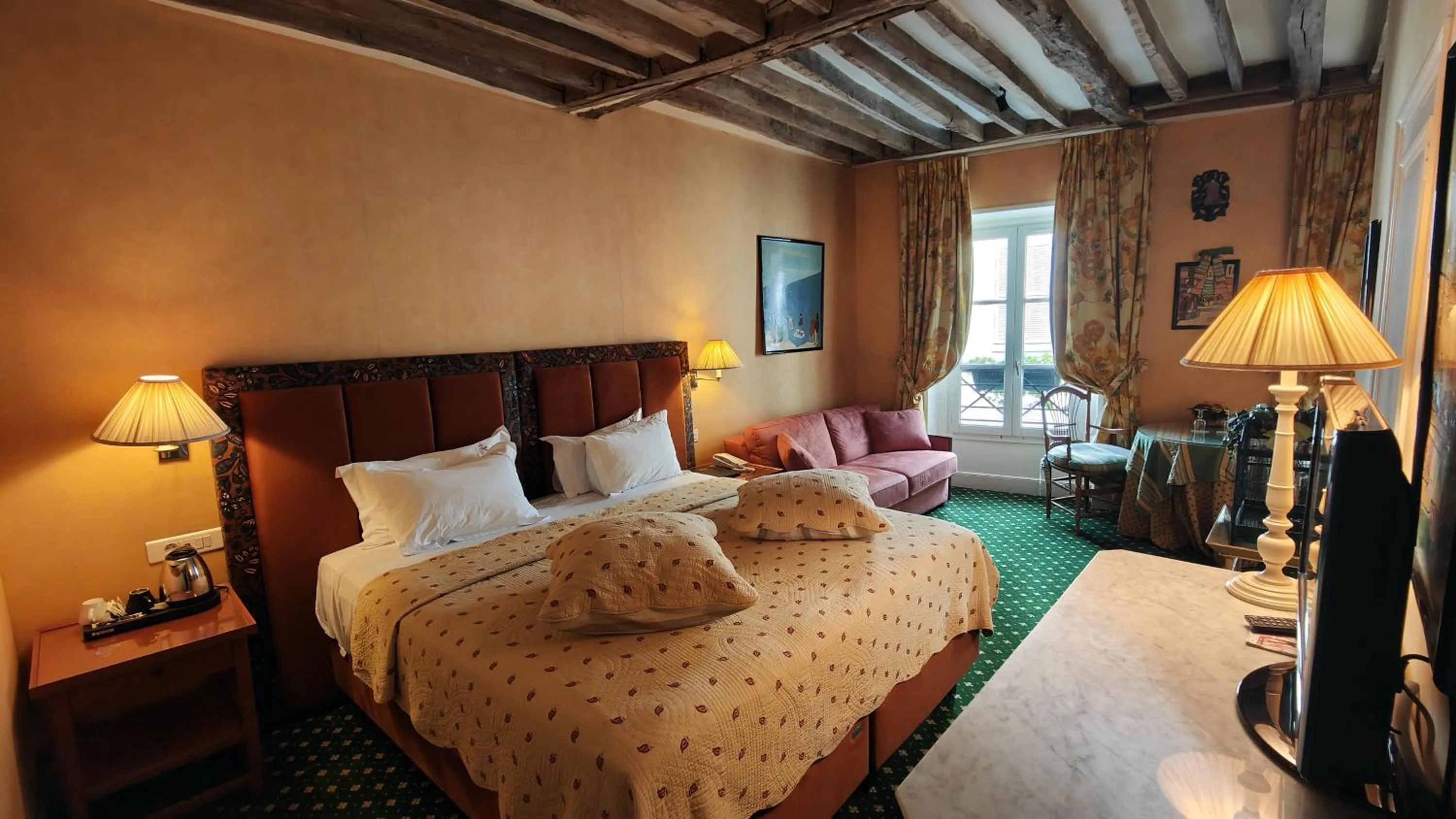 Bed in Le Relais Médicis