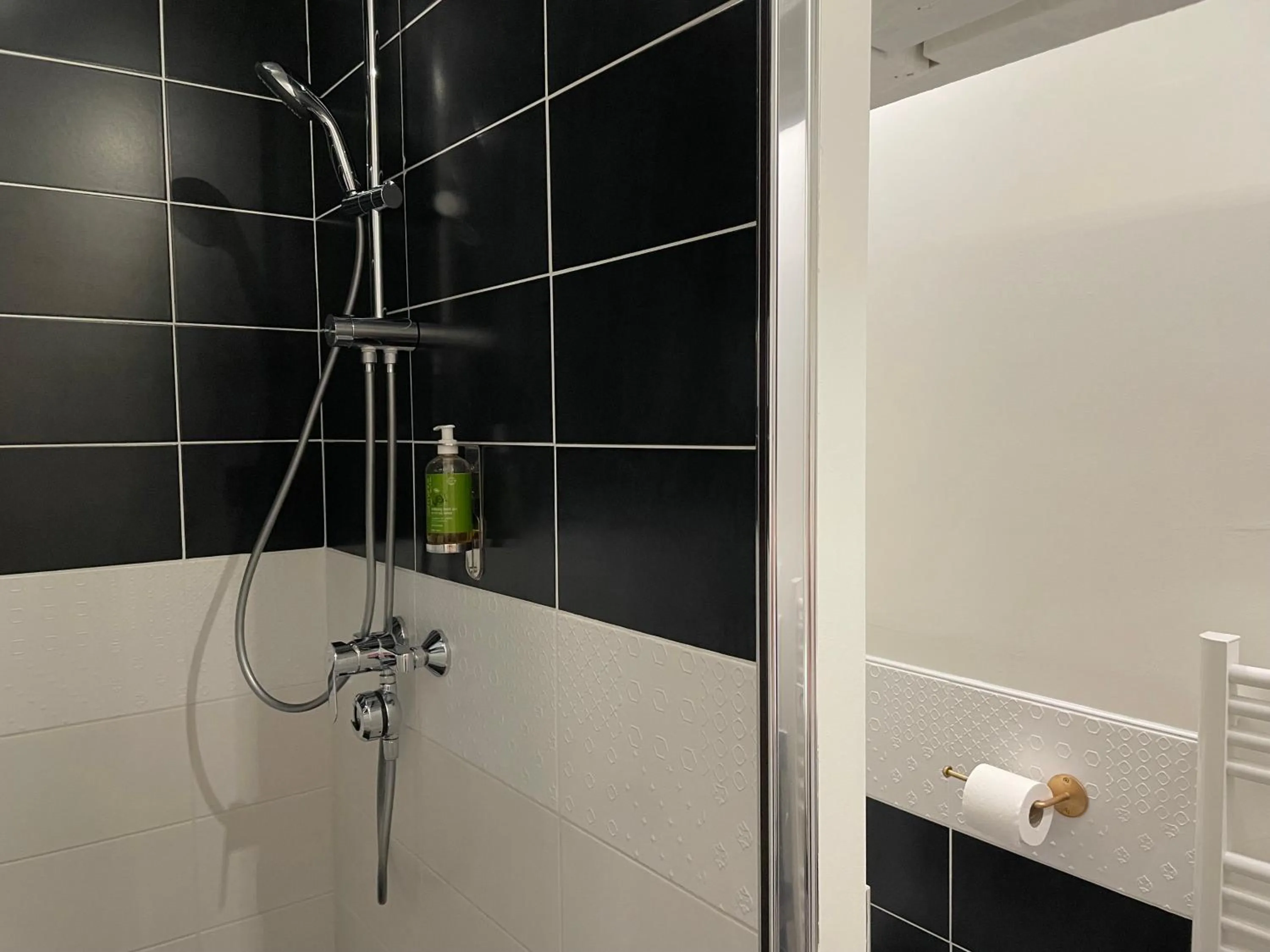 Bathroom in Villa de la Croix - Maison d'hôtes à 4 minutes de l'A26 avec parking