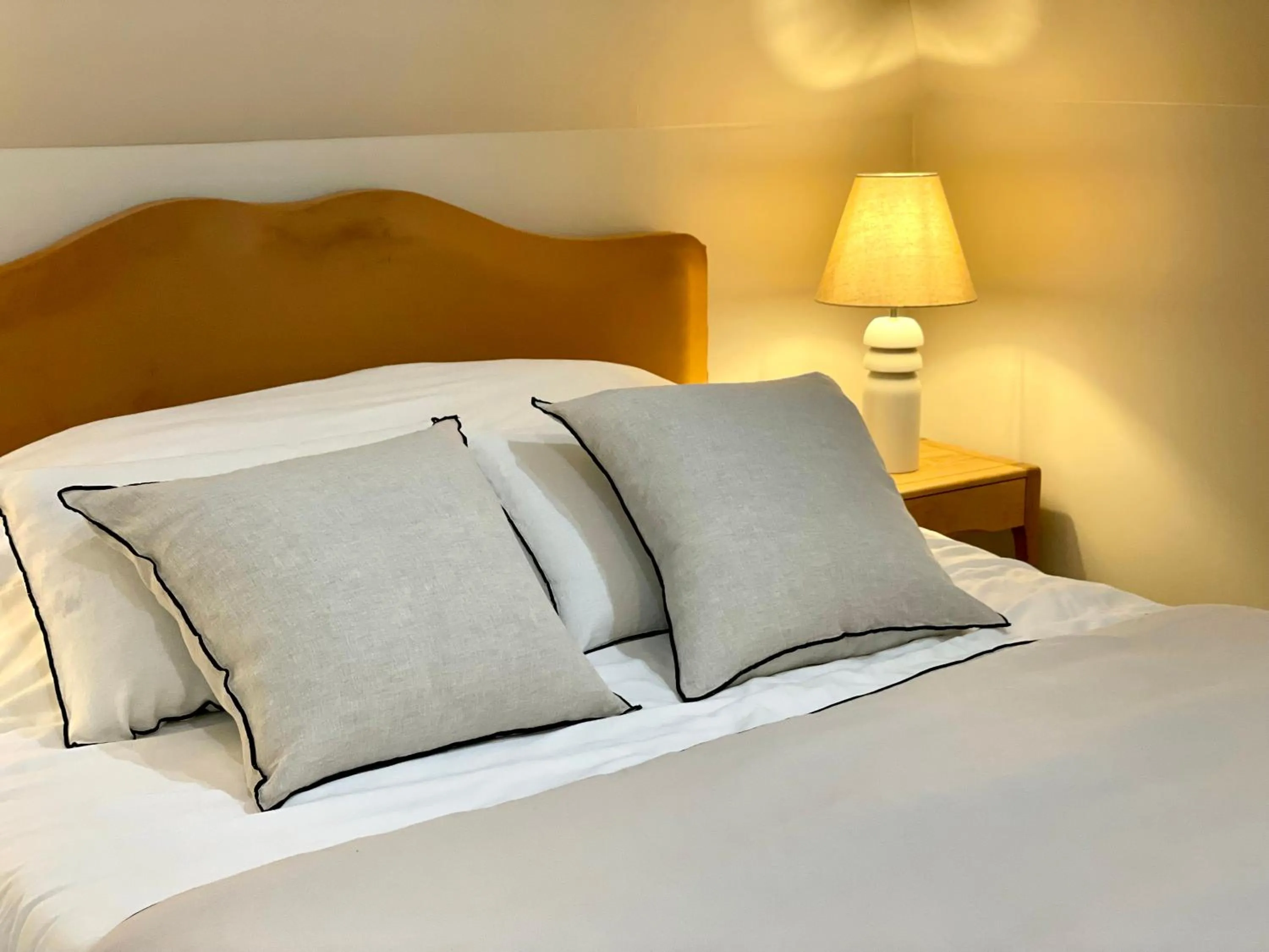 Bedroom, Bed in Villa de la Croix - Maison d'hôtes à 4 minutes de l'A26 avec parking