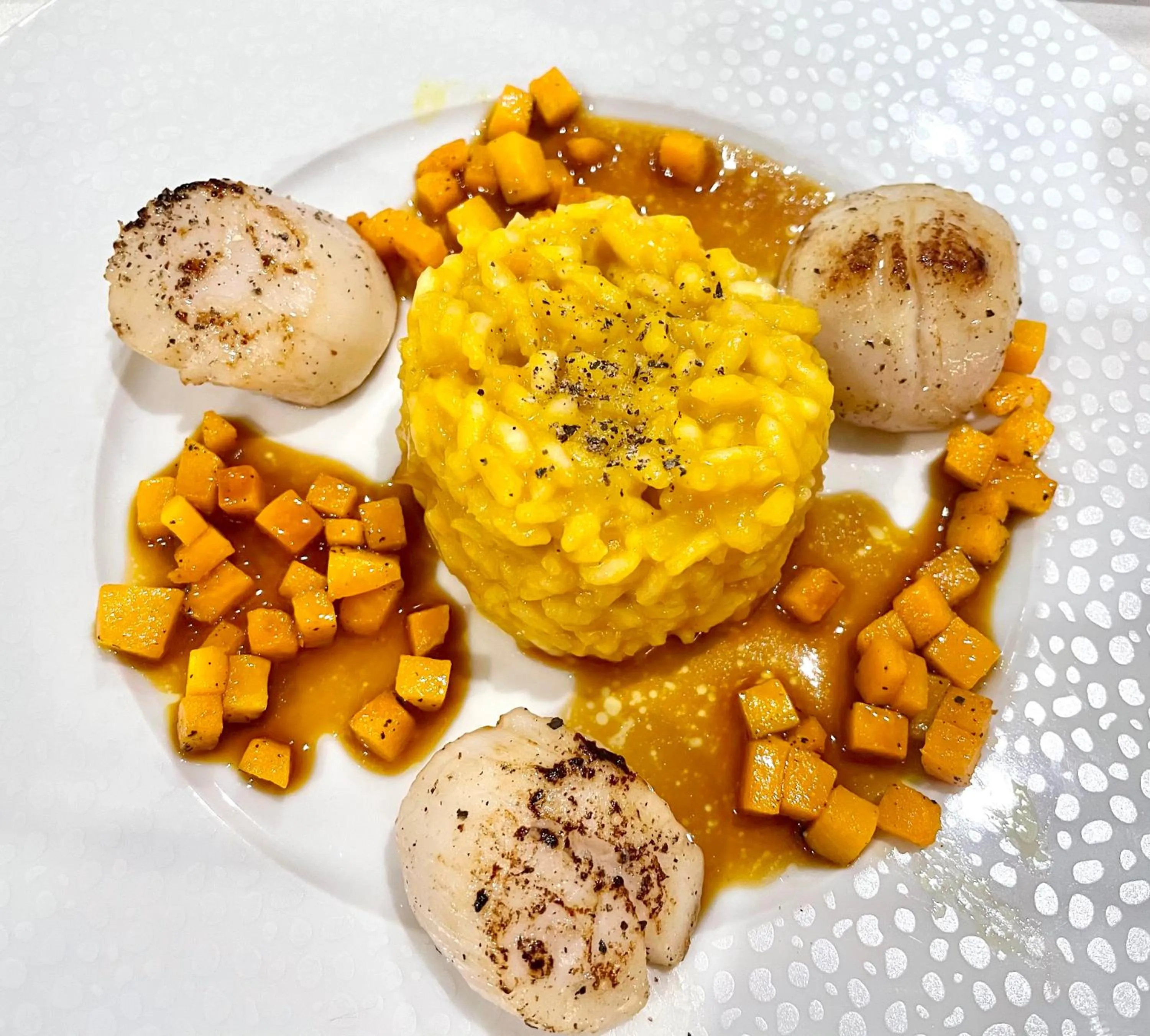 Restaurant/places to eat in Villa de la Croix - Maison d'hôtes à 4 minutes de l'A26 avec parking