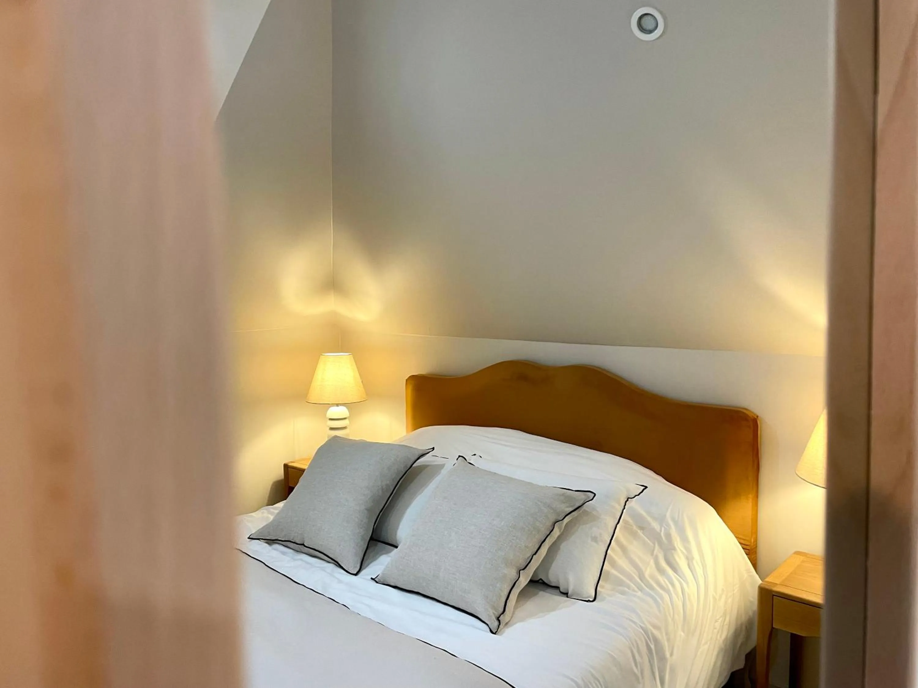 Bed in Villa de la Croix - Maison d'hôtes à 4 minutes de l'A26 avec parking