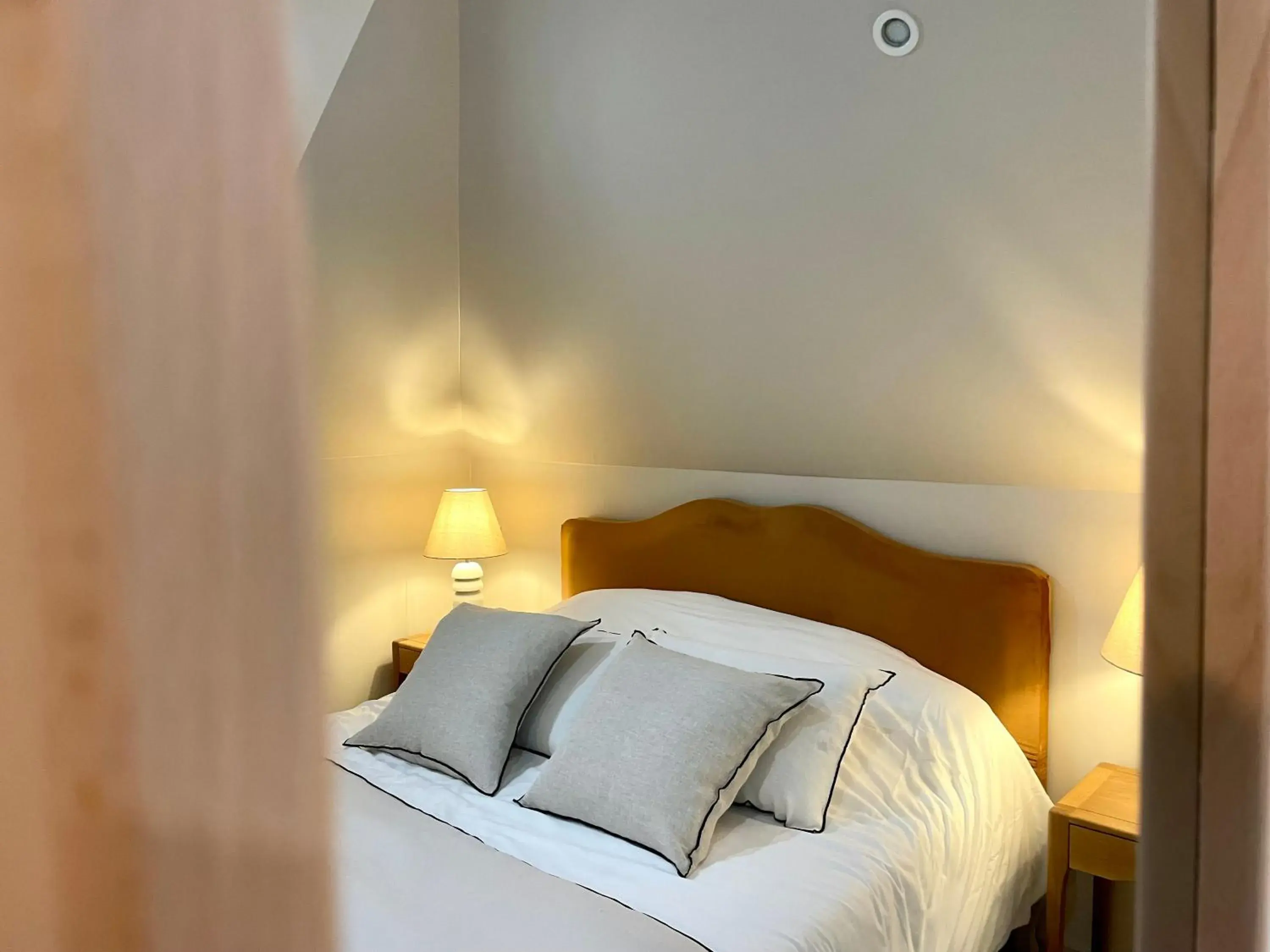 Suite with Pool View in Villa de la Croix - Maison d'hôtes à 4 minutes de l'A26 avec parking Suite with Pool View in Villa de la Croix - Maison d'hôtes à 4 minutes de l'A26 avec parking