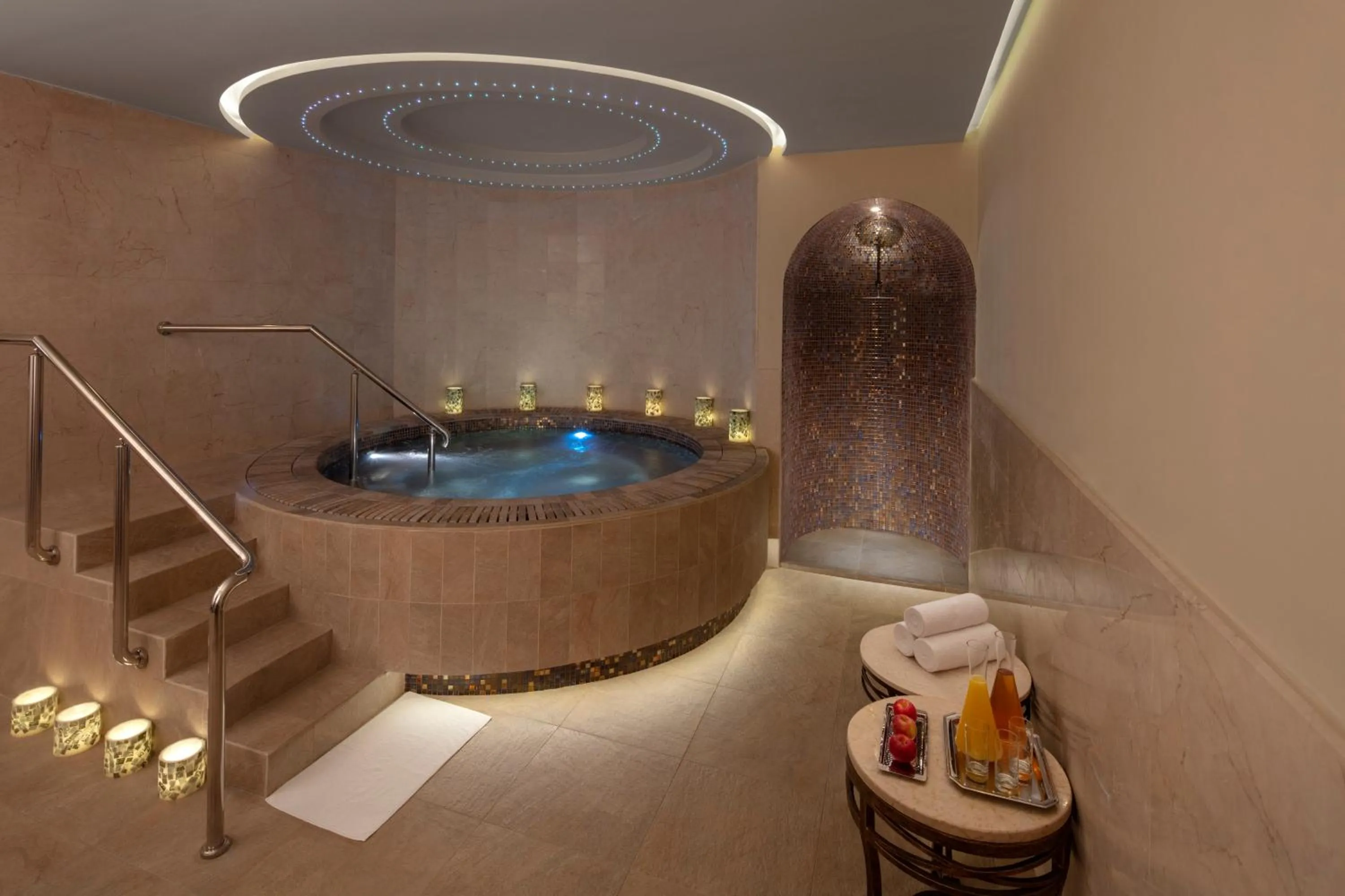 Hot Tub in Grand Hyatt Amman Residences
