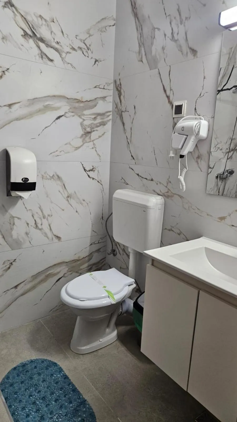 Bathroom in Hotel Sir Lujerului