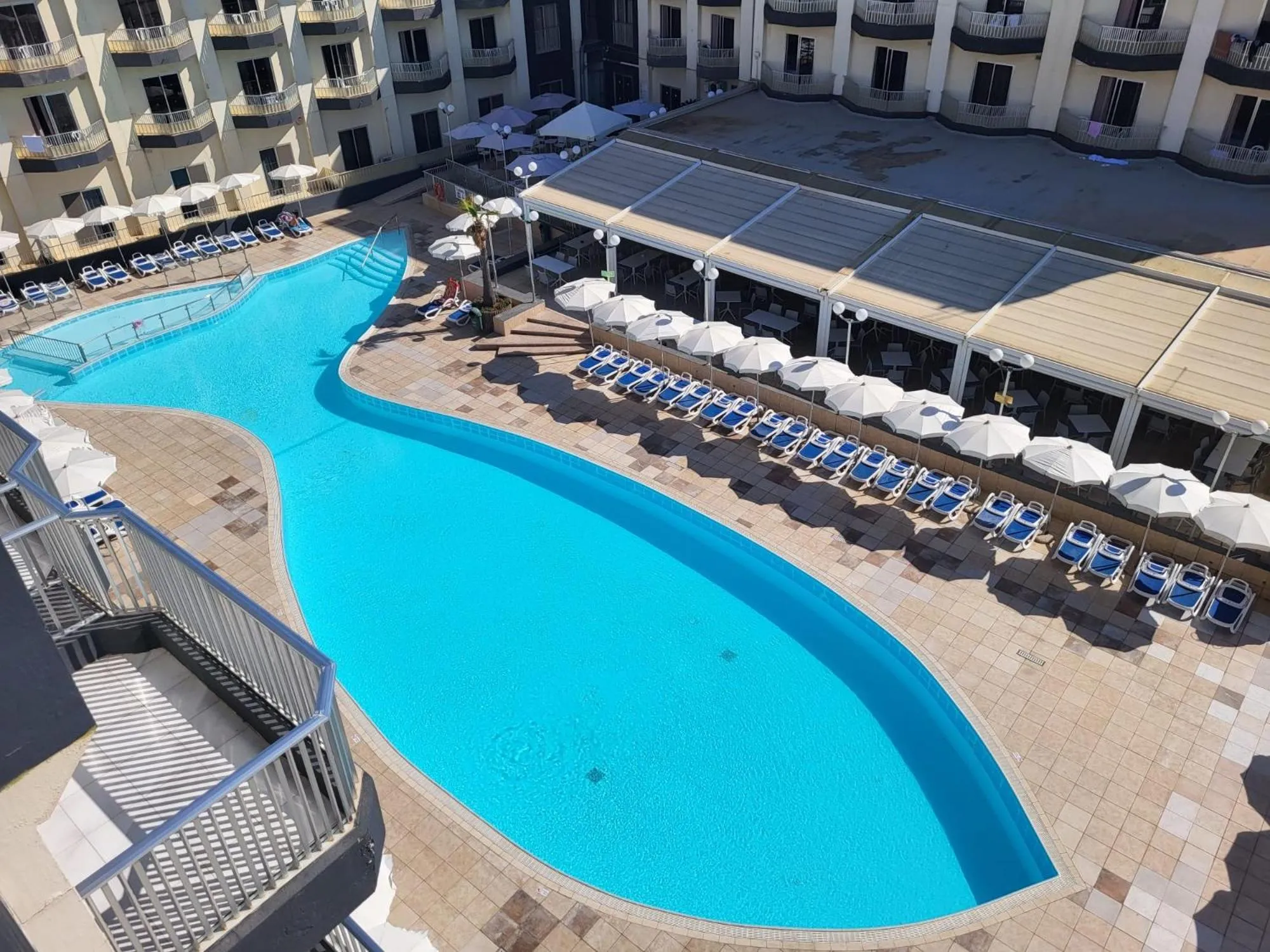 Swimming pool in Topaz Hotel