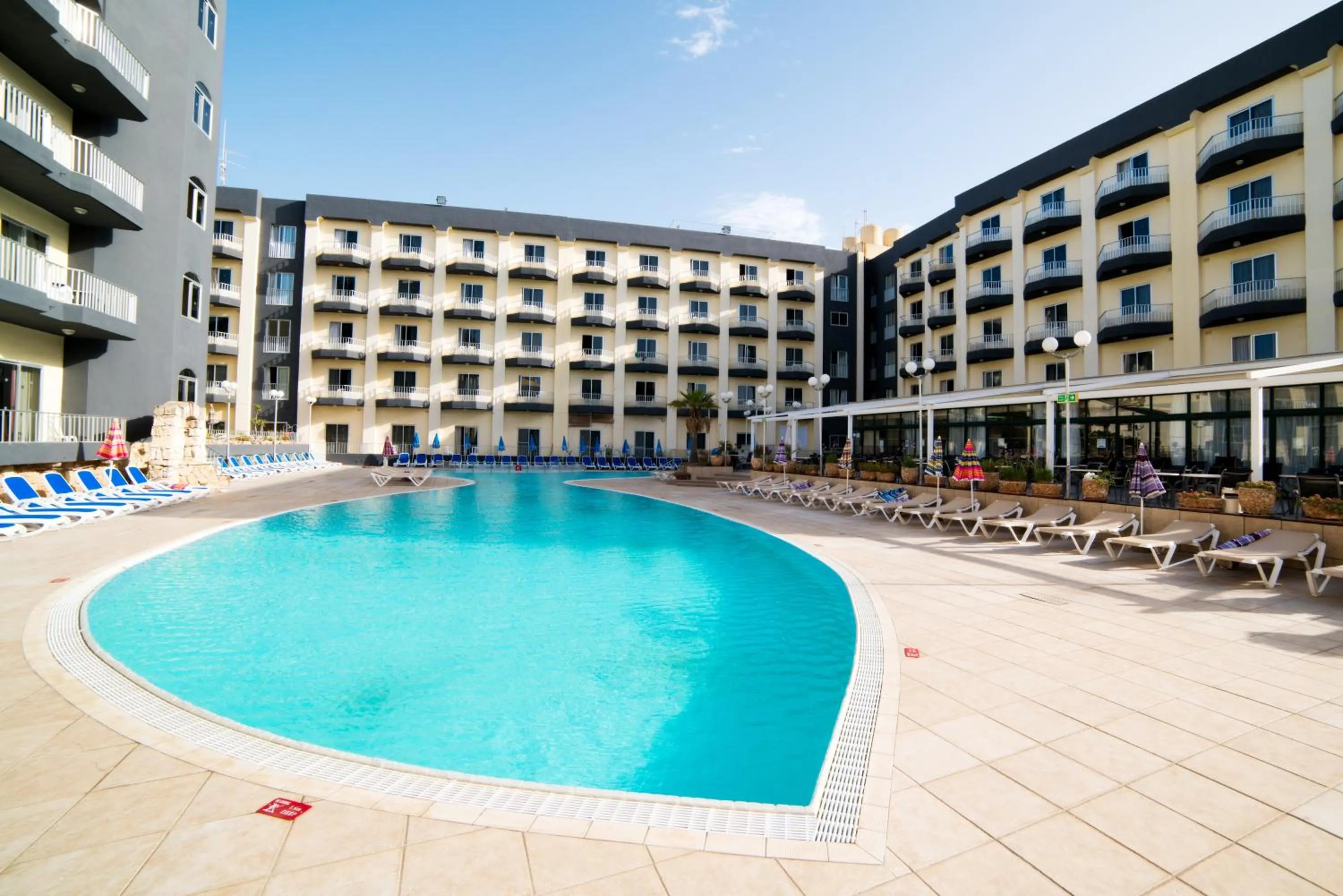 Swimming pool in Topaz Hotel