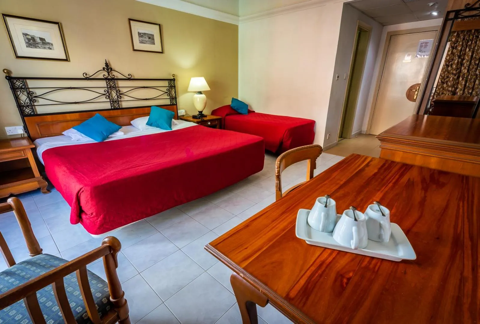 Photo of the whole room, Bed in Topaz Hotel