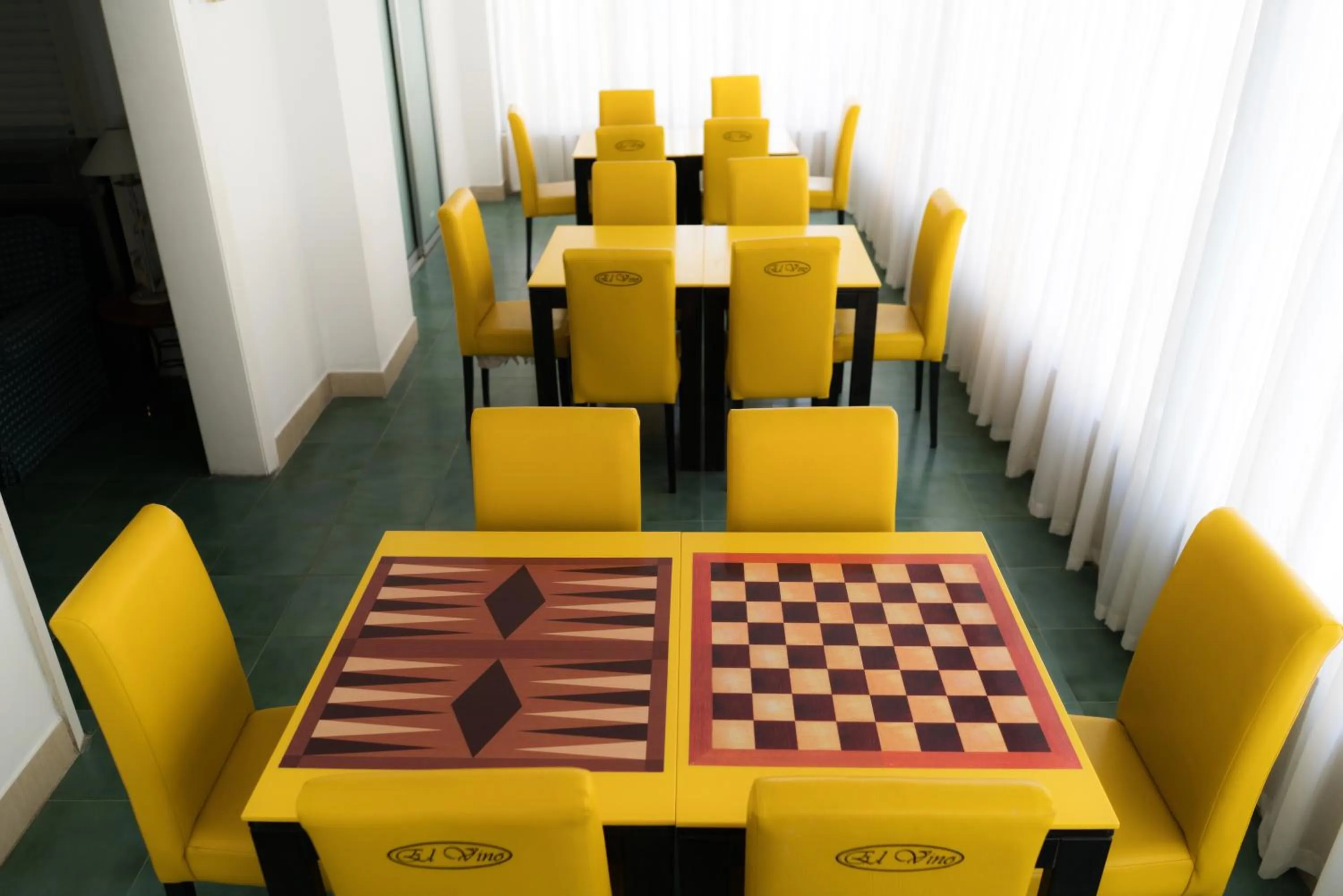 Library in Topaz Hotel