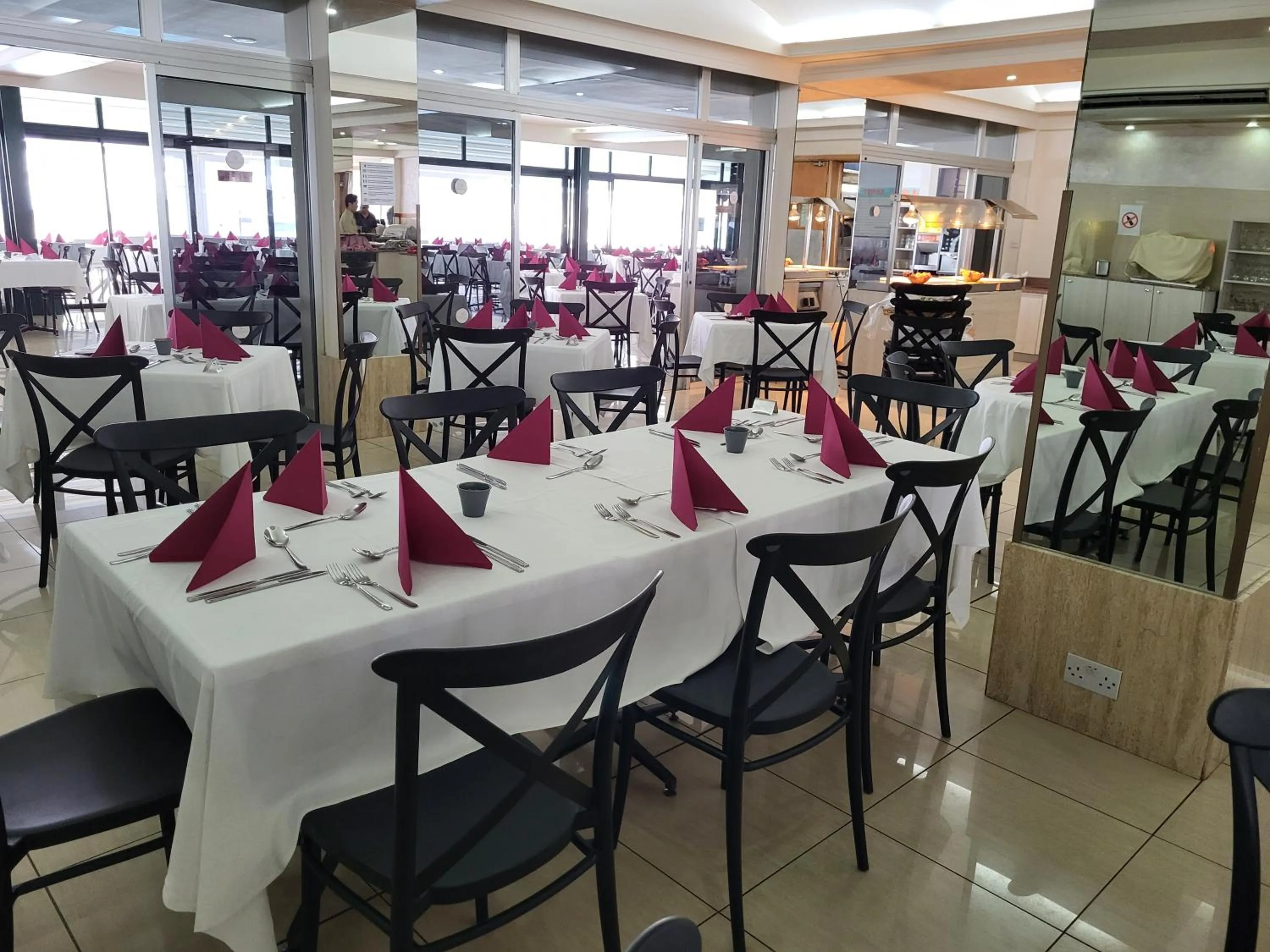 Restaurant/places to eat in Topaz Hotel