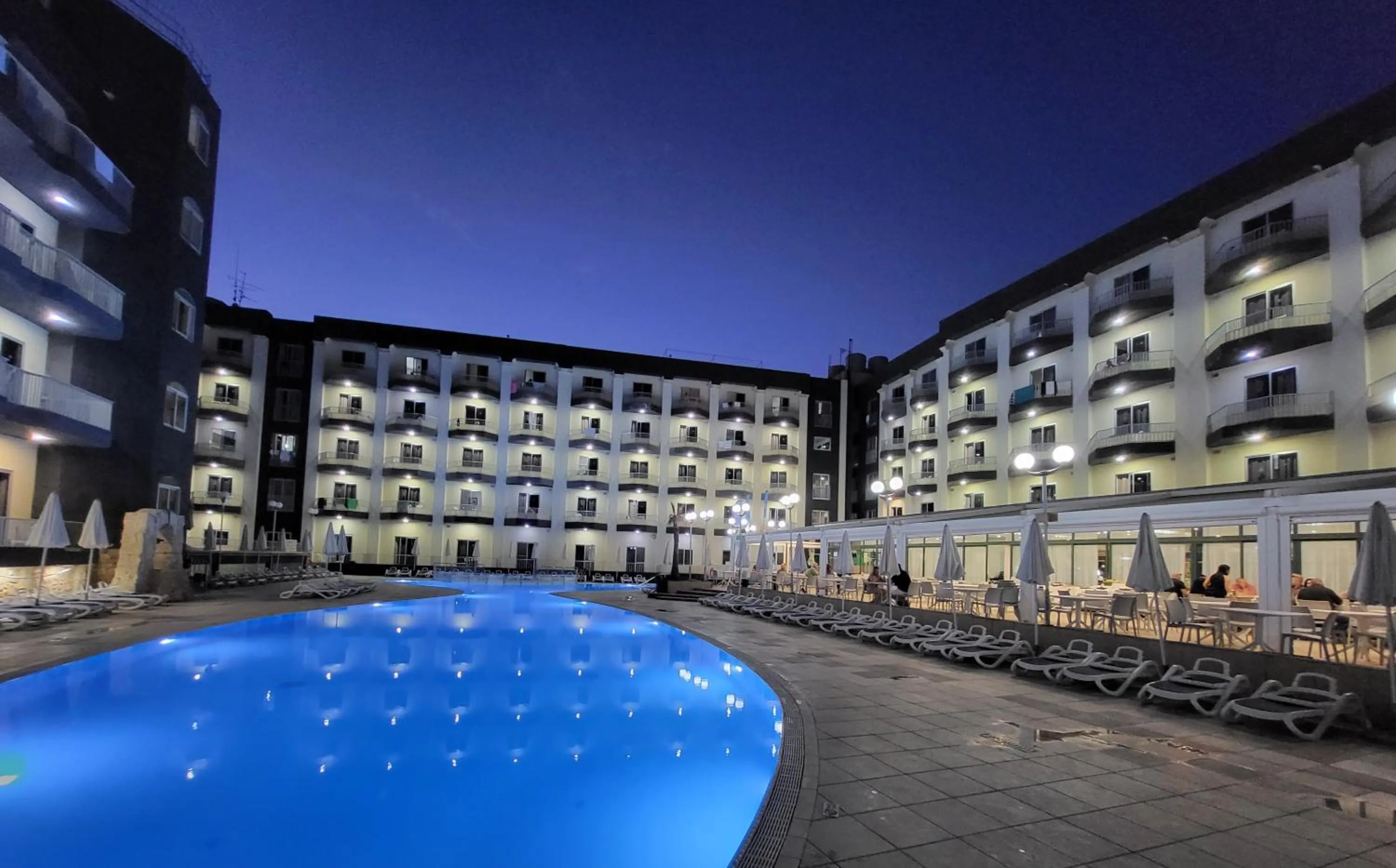 Swimming pool in Topaz Hotel