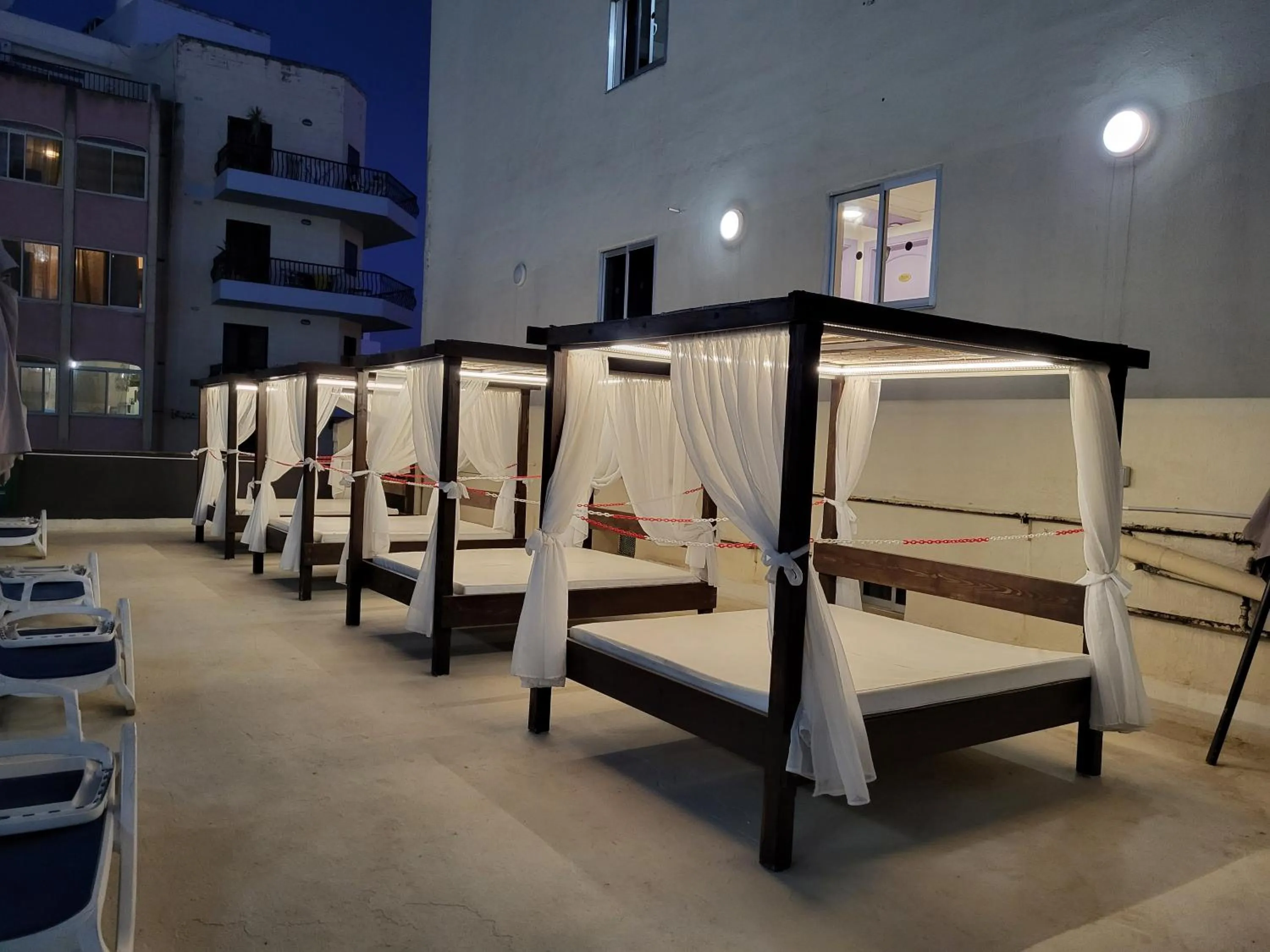 sunbed, Bed in Topaz Hotel