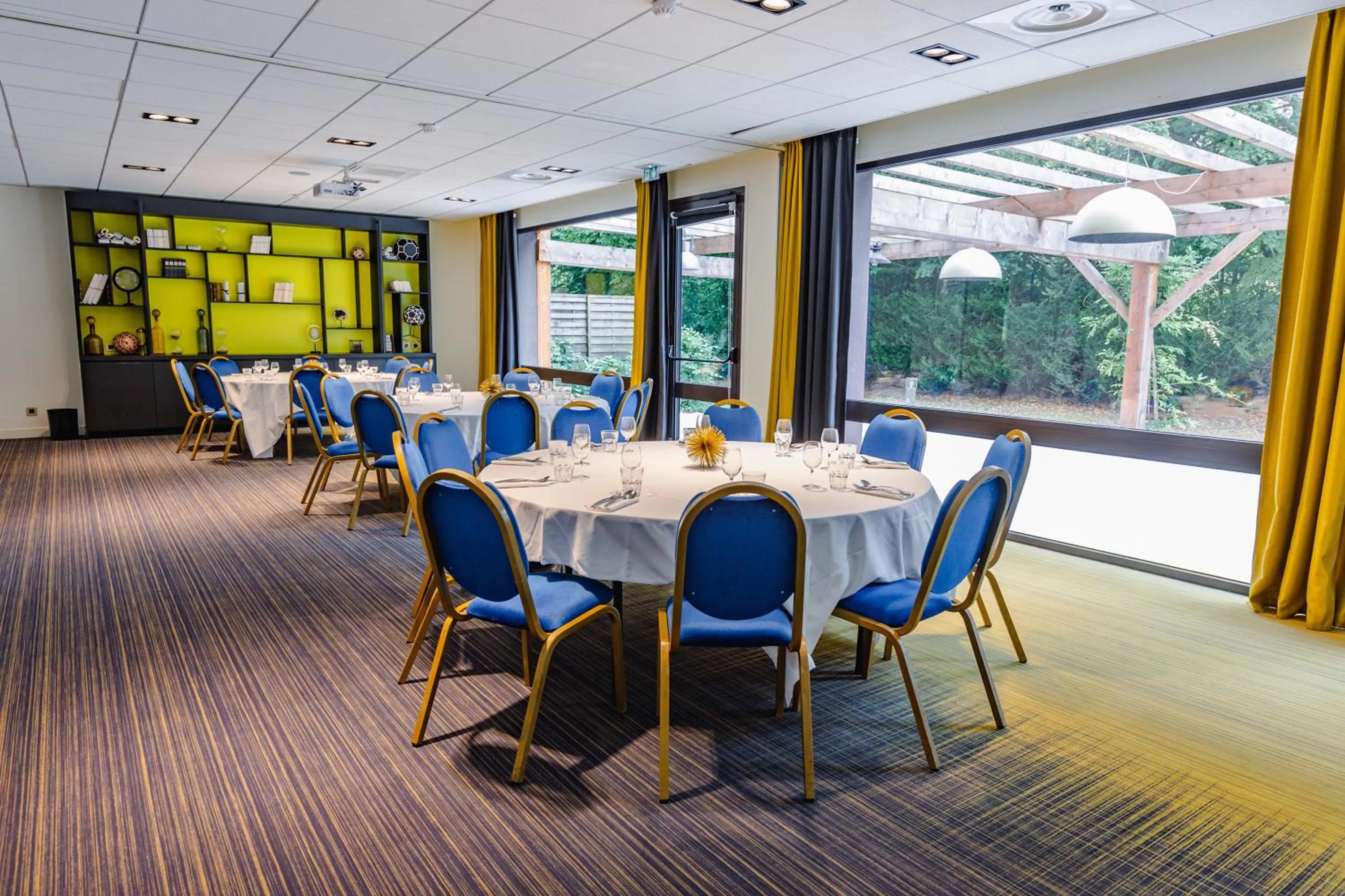 Meeting/conference room in Appart'City Collection Genève Aéroport - Ferney Voltaire