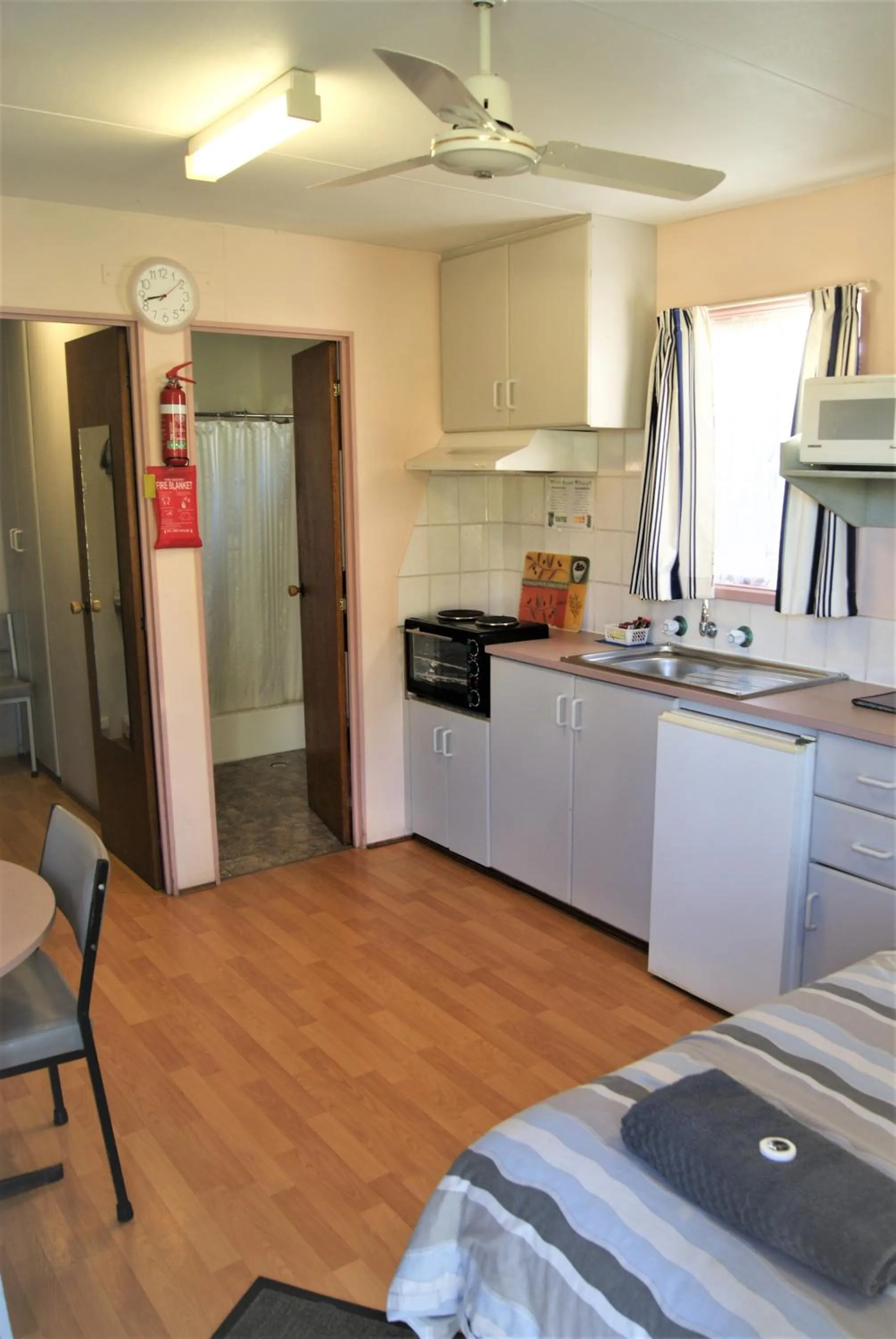 Kitchen or kitchenette in Junee Tourist Park