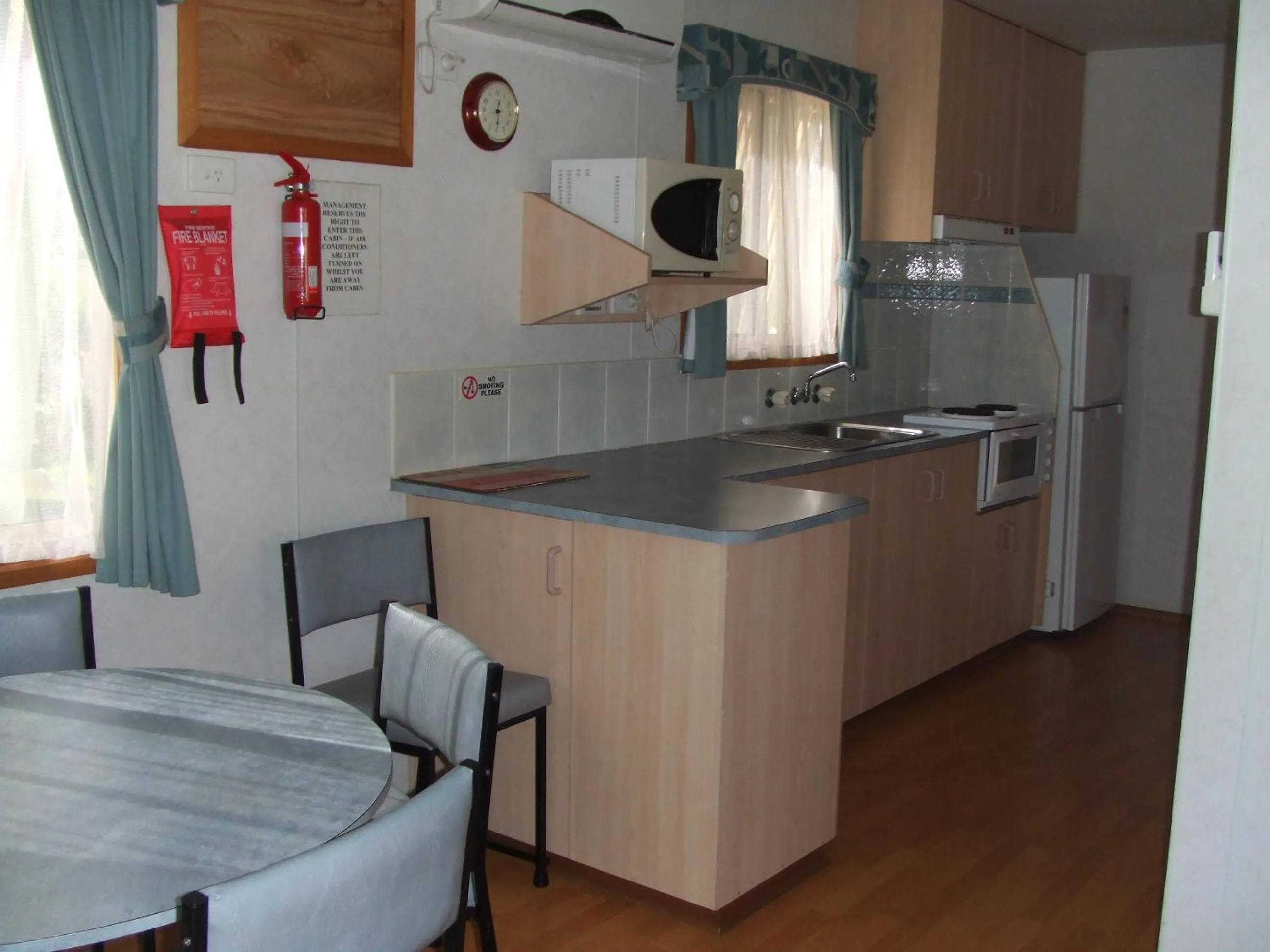 Kitchen or kitchenette in Junee Tourist Park