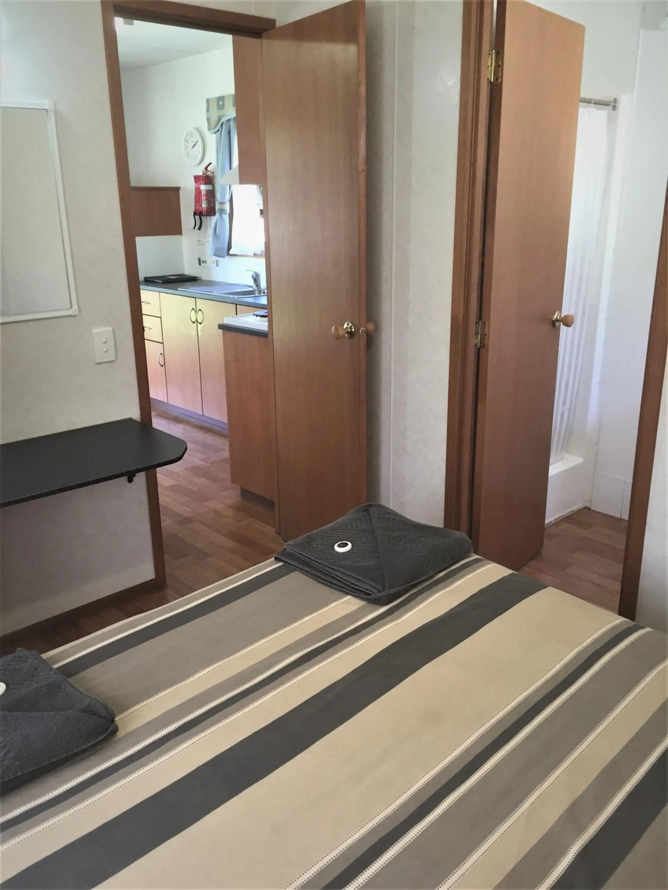 Bedroom, Bed in Junee Tourist Park