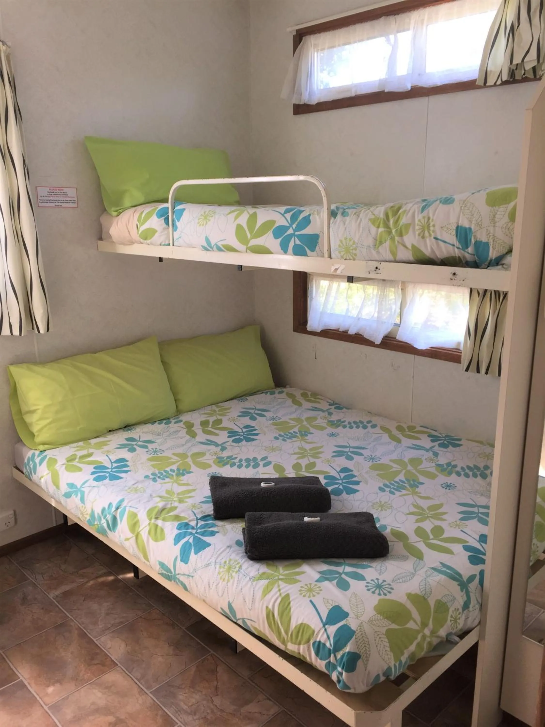 Bedroom, Bed in Junee Tourist Park