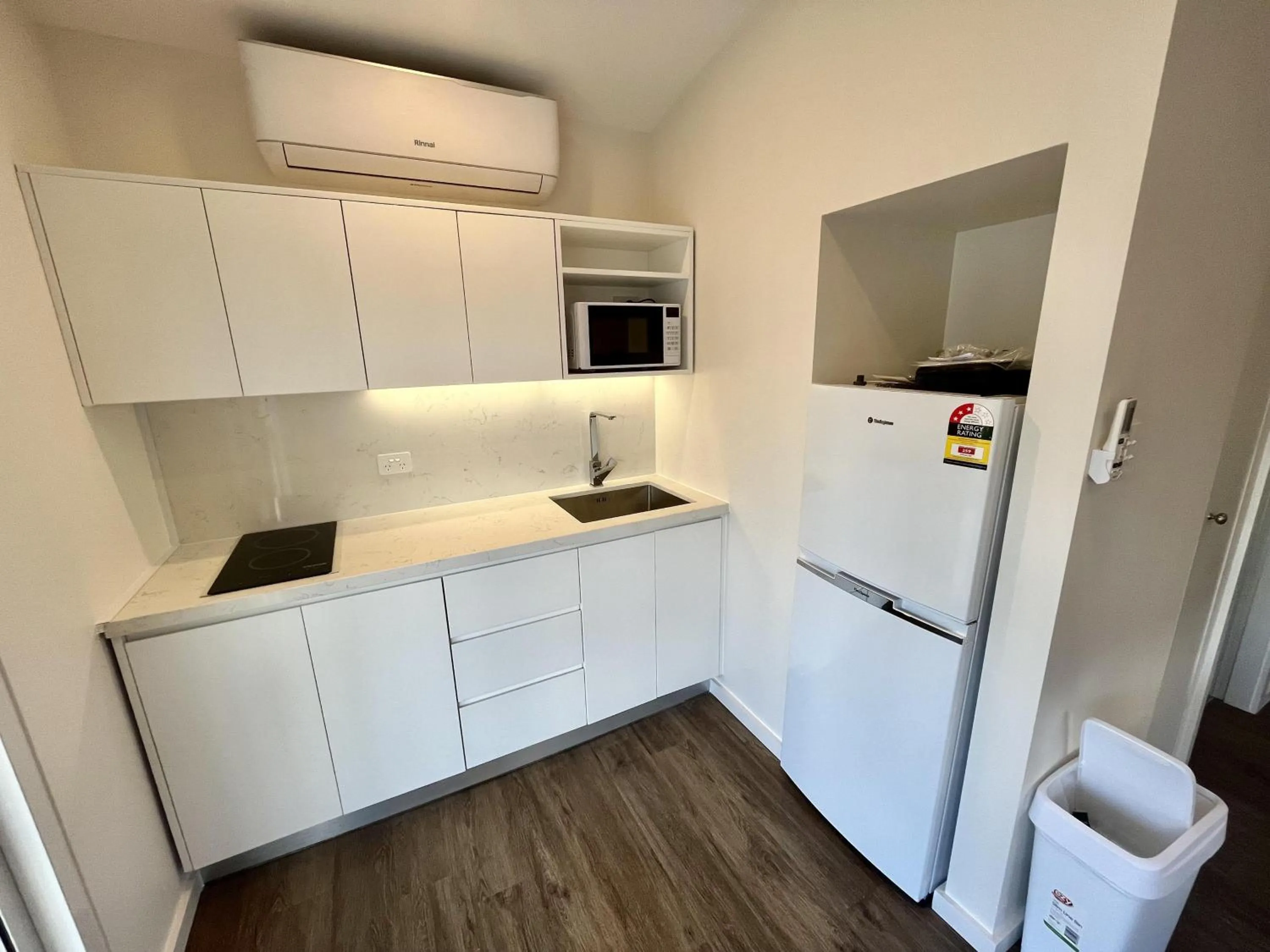 Kitchen or kitchenette in Junee Tourist Park