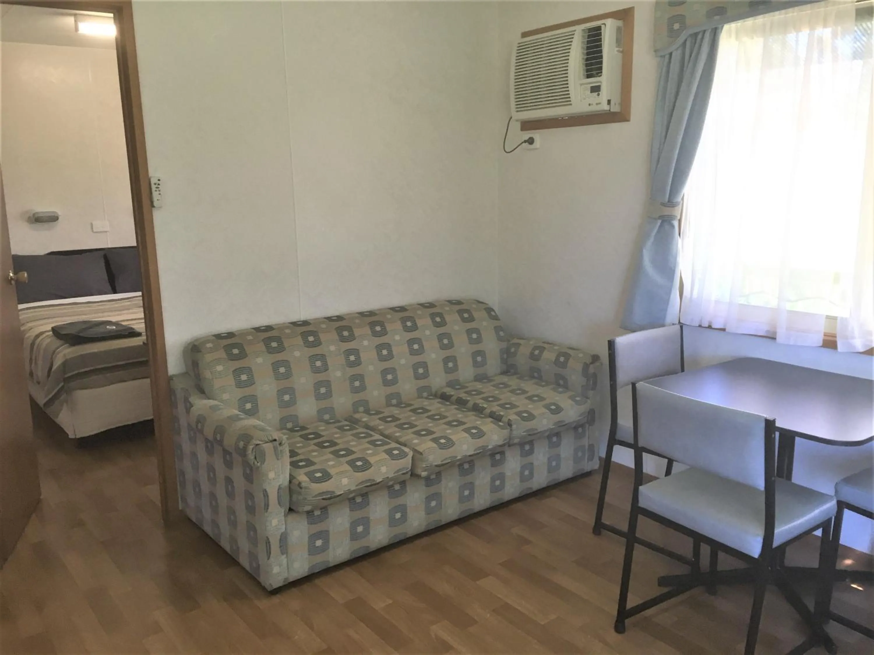 Living room, Bed in Junee Tourist Park