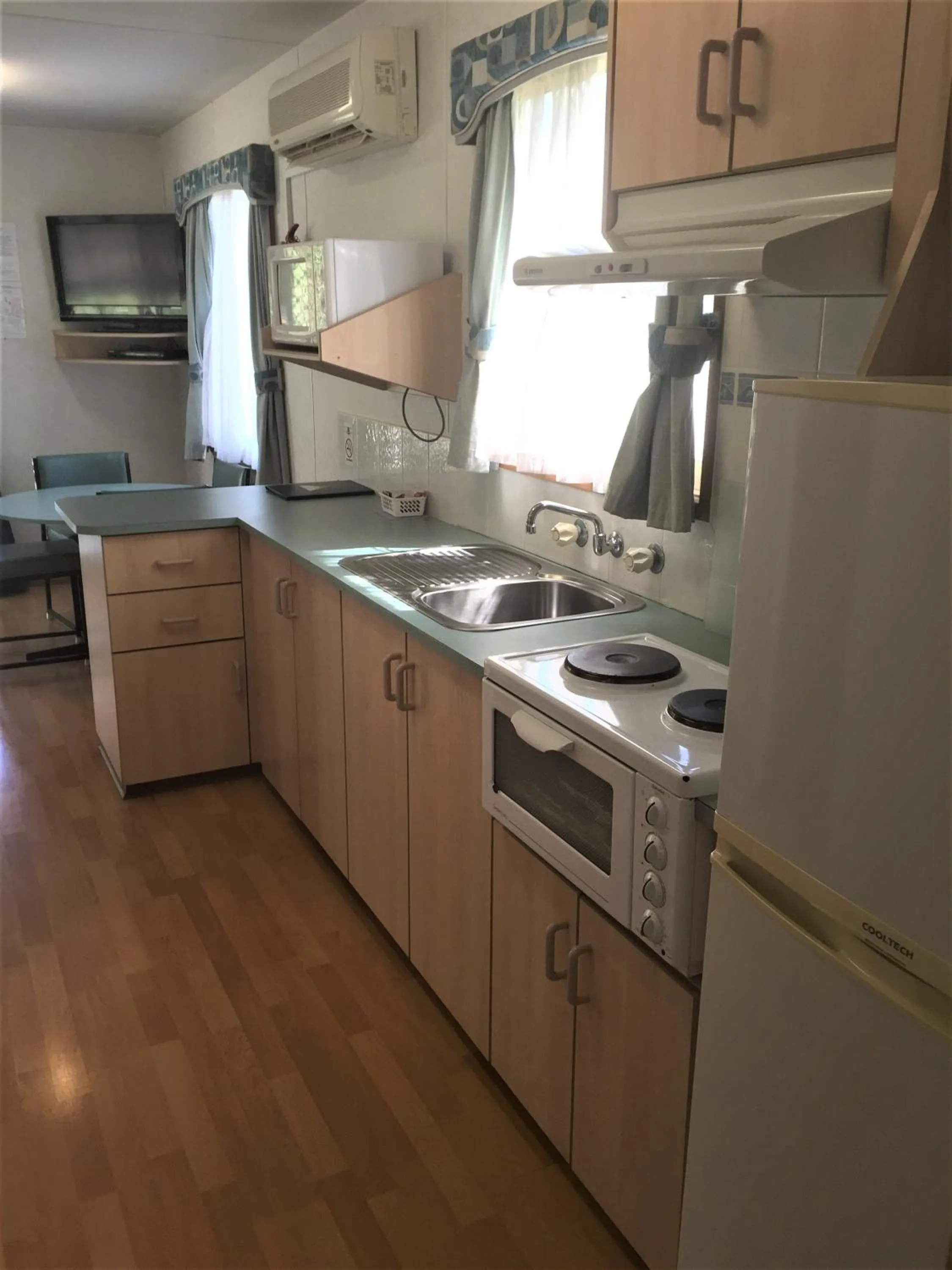 Kitchen or kitchenette in Junee Tourist Park