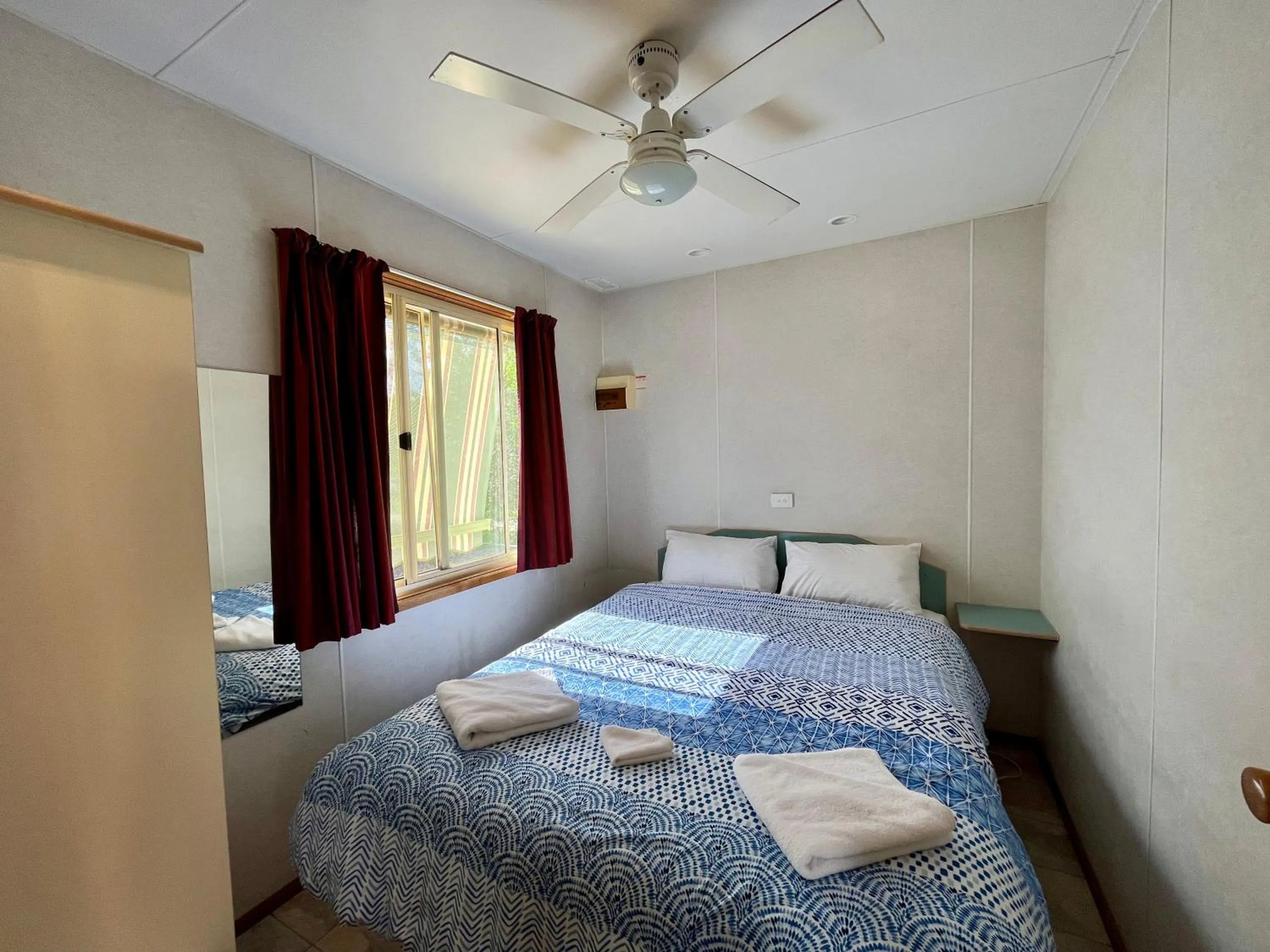 Bedroom, Bed in Junee Tourist Park