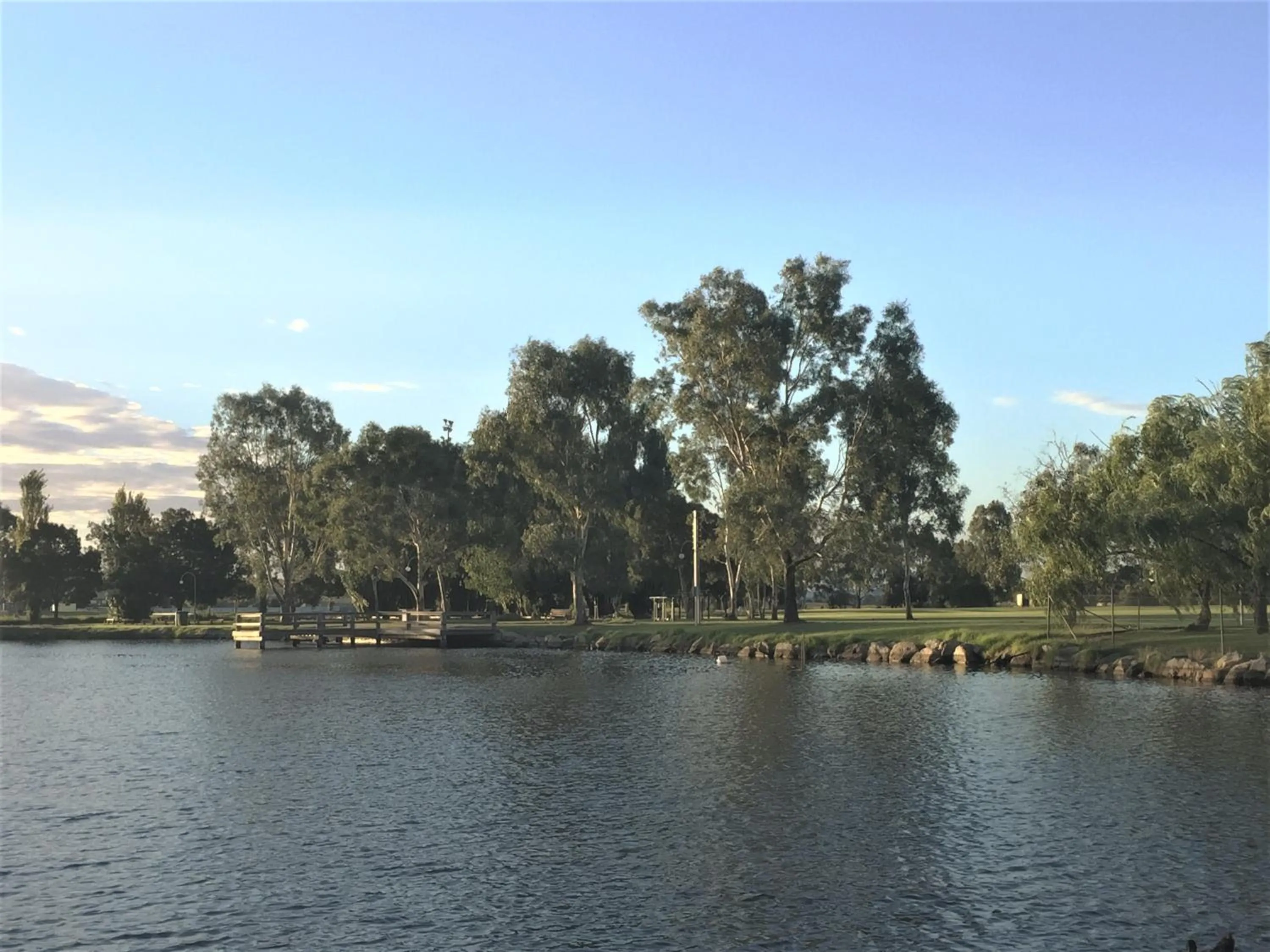 Lake view in Junee Tourist Park