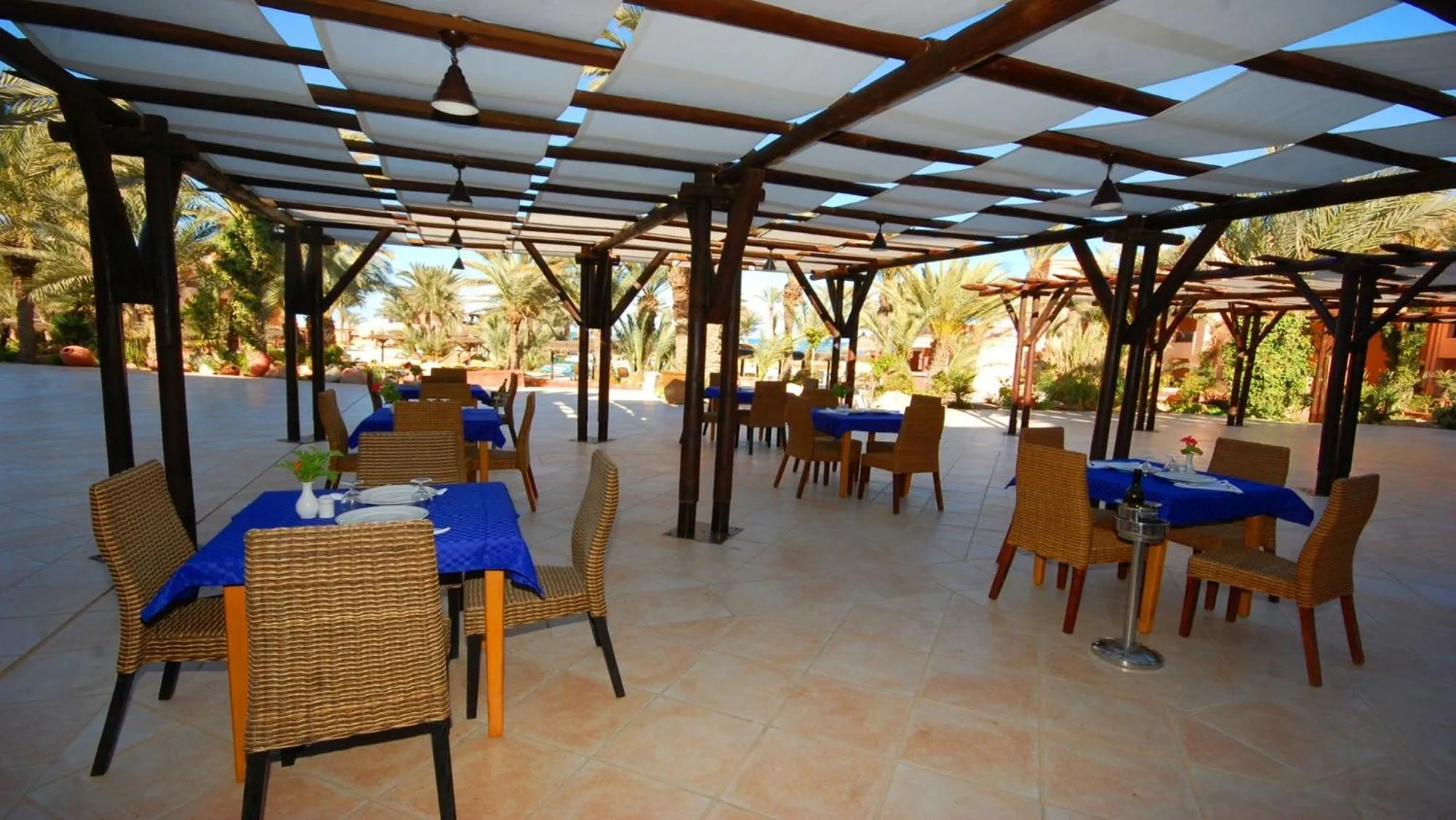 Restaurant/places to eat in Vincci Safira Palms