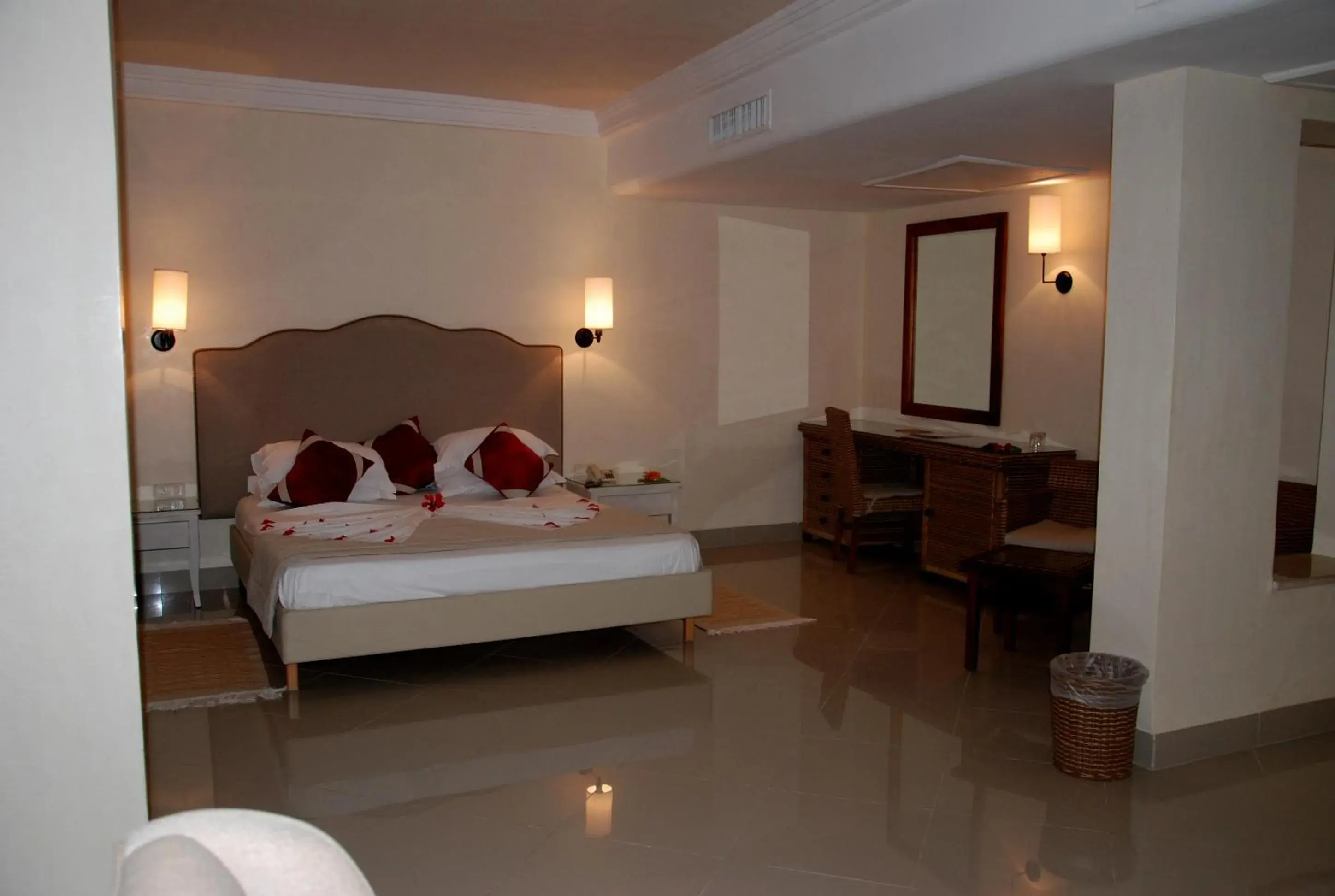 Triple Room (2 Adults + 1 Child) in Vincci Safira Palms Triple Room (2 Adults + 1 Child) in Vincci Safira Palms