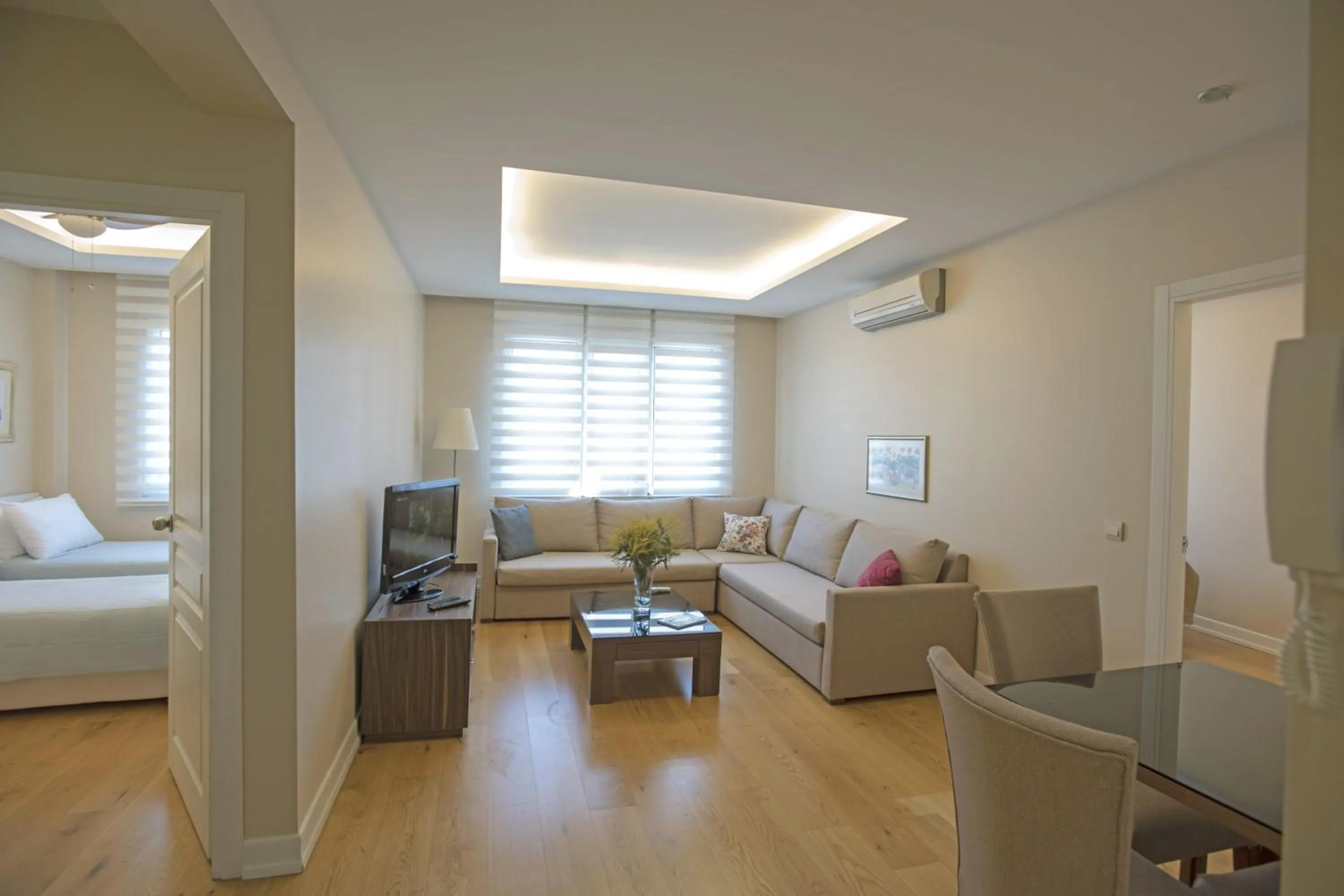 Living room, Bed in Cheya Sisli BNB Medical & Business City Center Tesvikiye Suites and Apartments