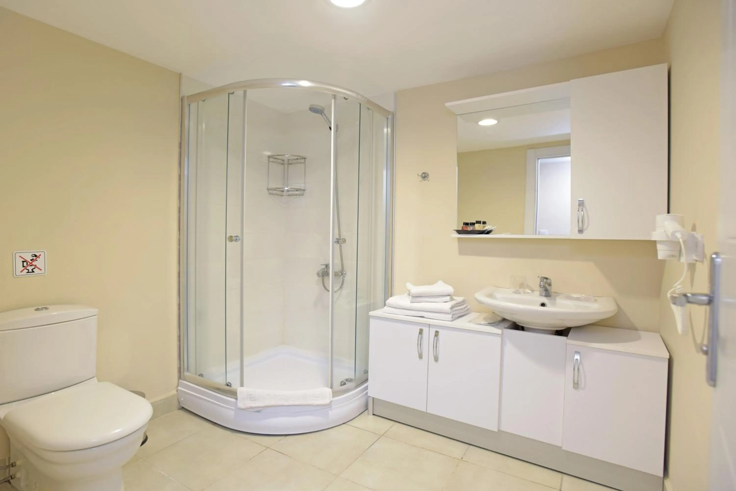 Shower in Cheya Sisli BNB Medical & Business City Center Tesvikiye Suites and Apartments
