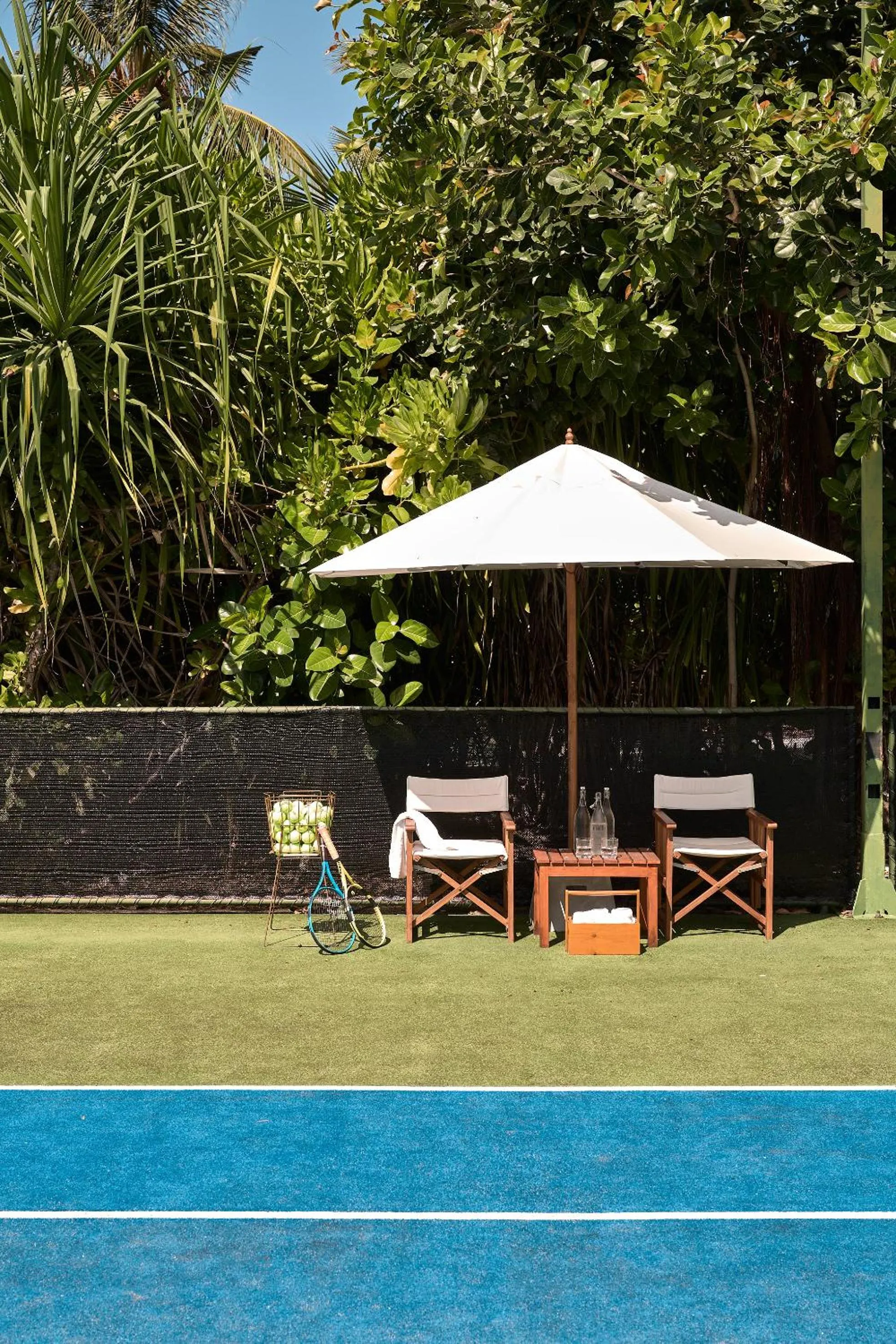 Tennis court in Finolhu, A Seaside Collection Resort, a Member of Design Hotels