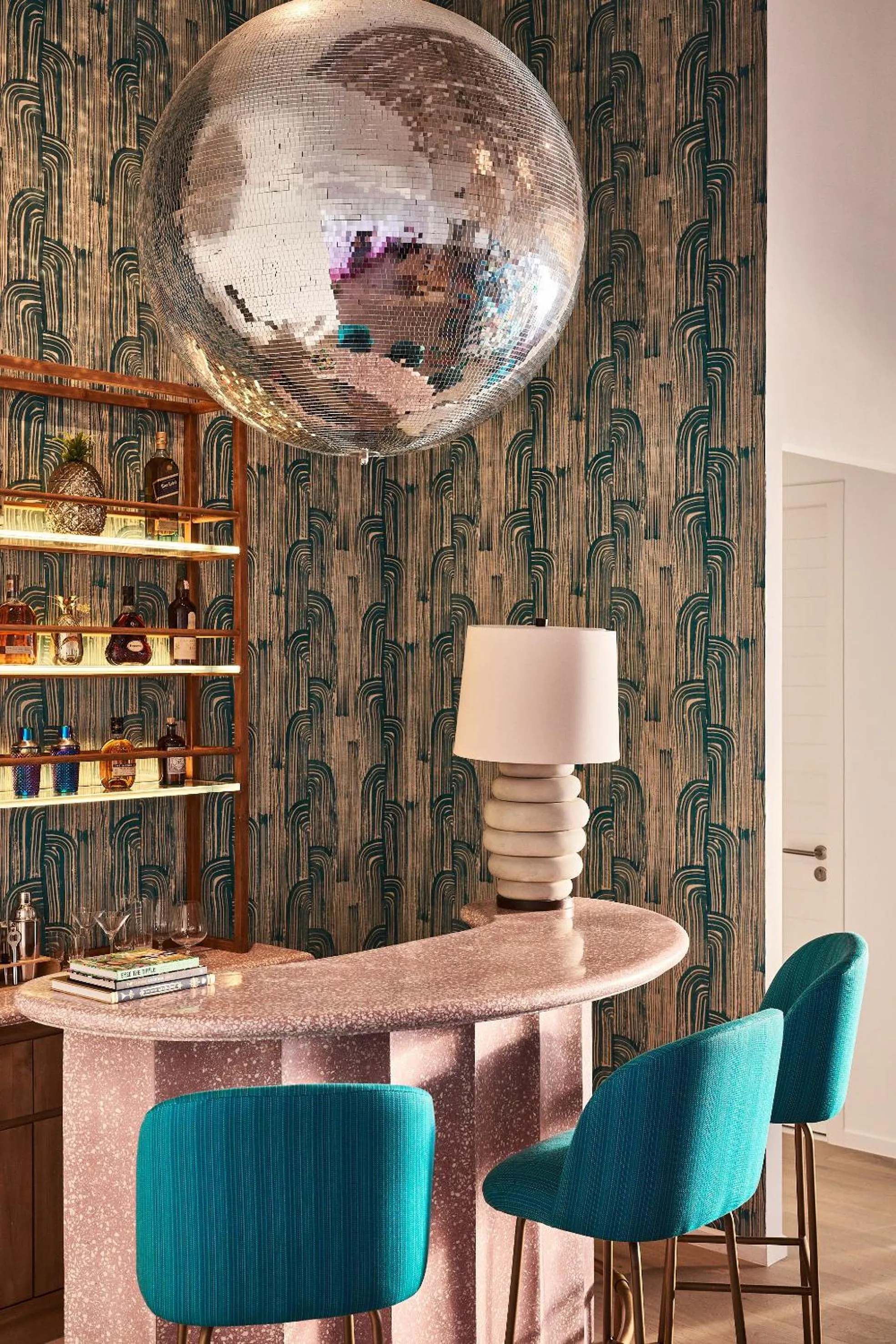 Lounge or bar in Finolhu, A Seaside Collection Resort, a Member of Design Hotels