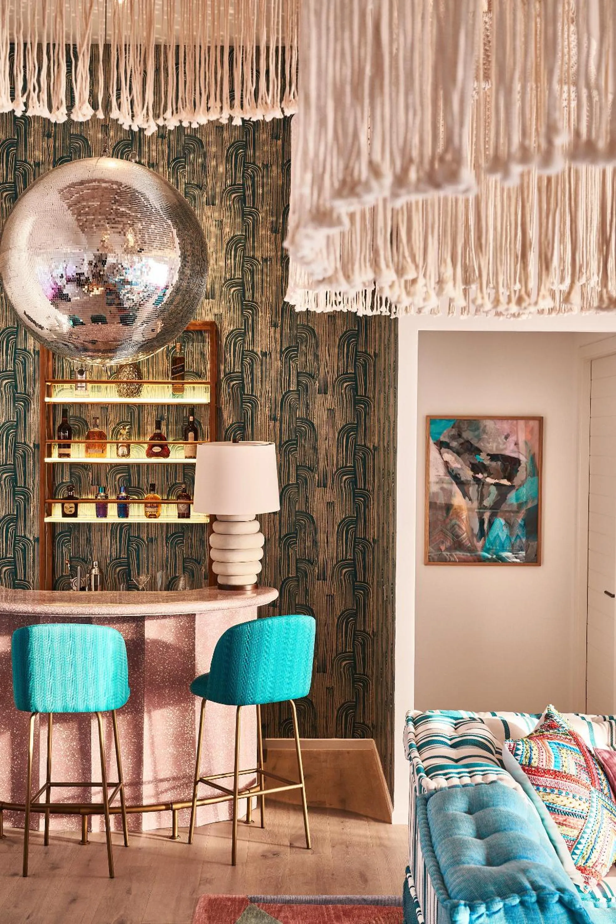 Lounge or bar, Bed in Finolhu, A Seaside Collection Resort, a Member of Design Hotels