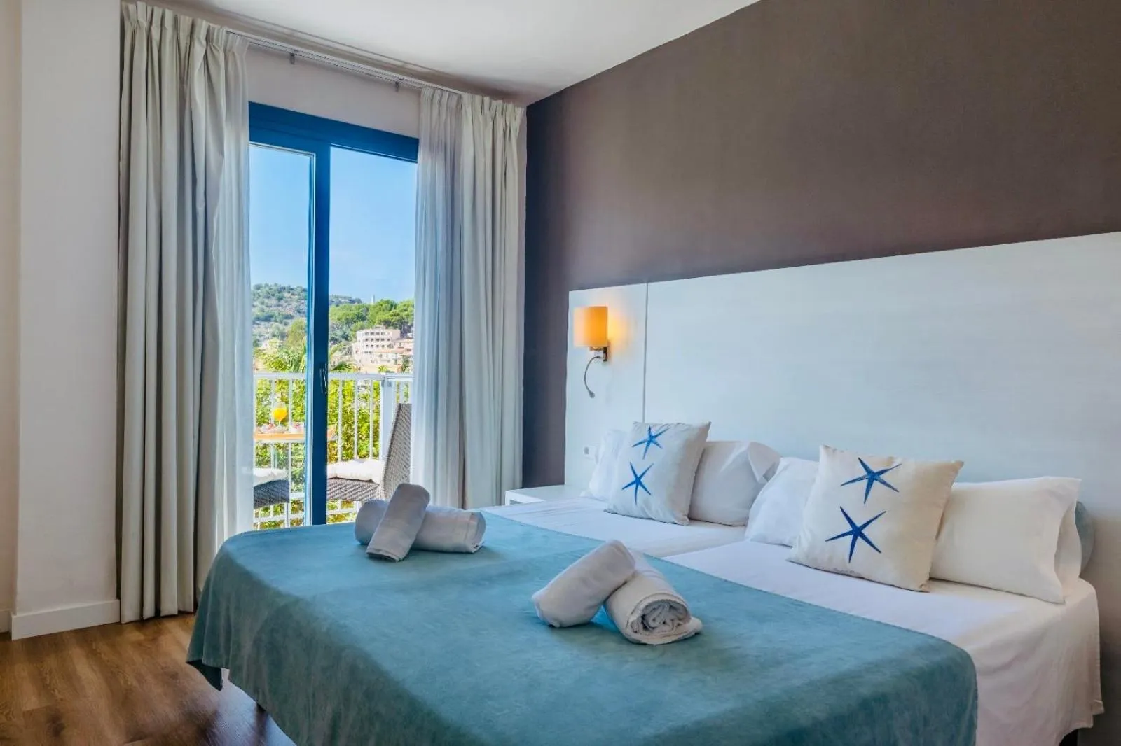 Bed in Hotel Miramar