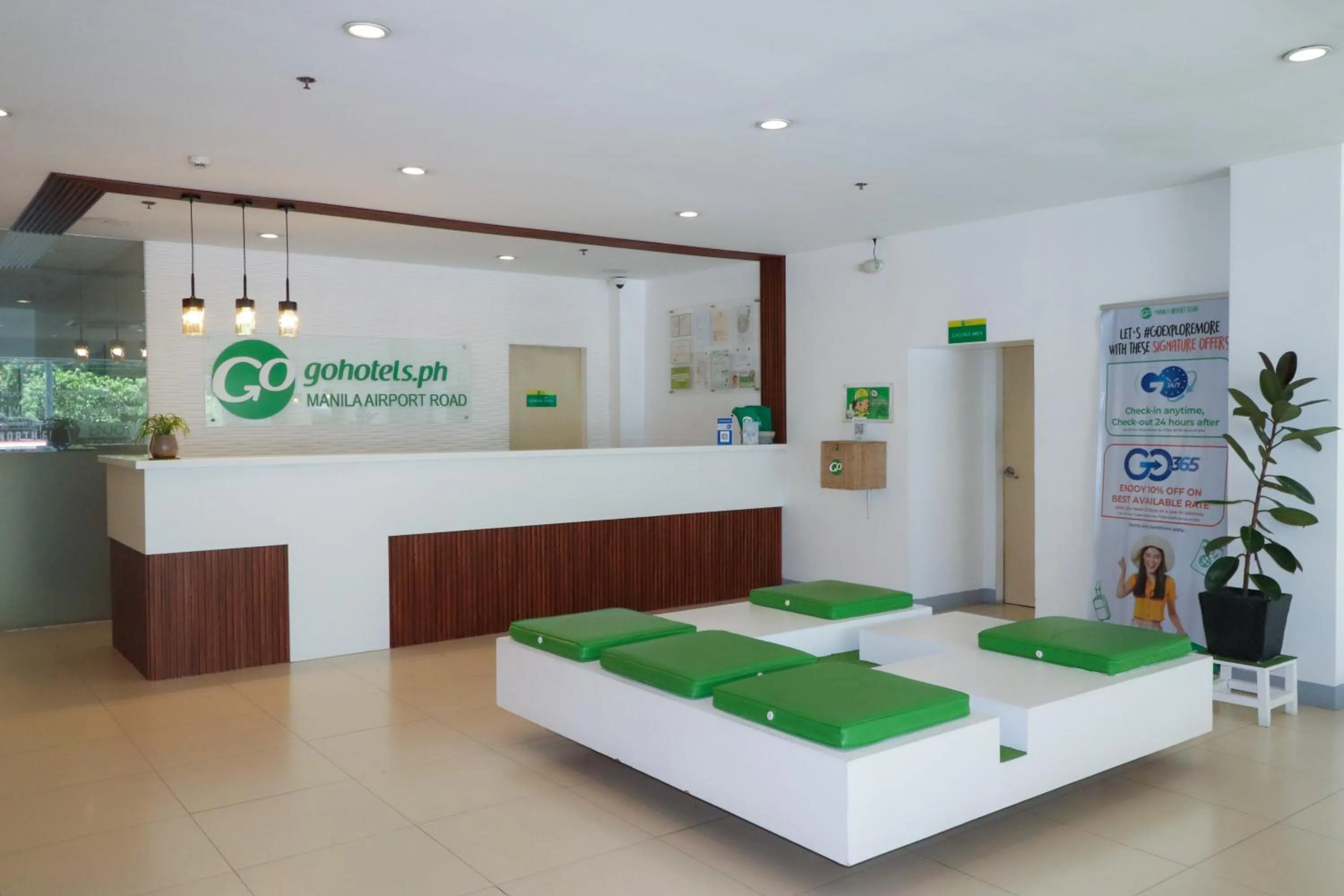 Property logo or sign in Go Hotels Manila Airport Road