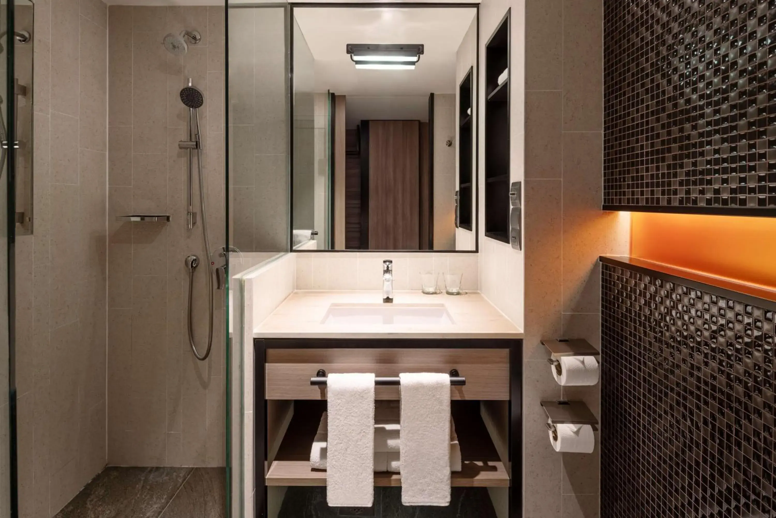 Deluxe Twin Room in JEN Singapore Tanglin by Shangri-La Deluxe Twin Room in JEN Singapore Tanglin by Shangri-La