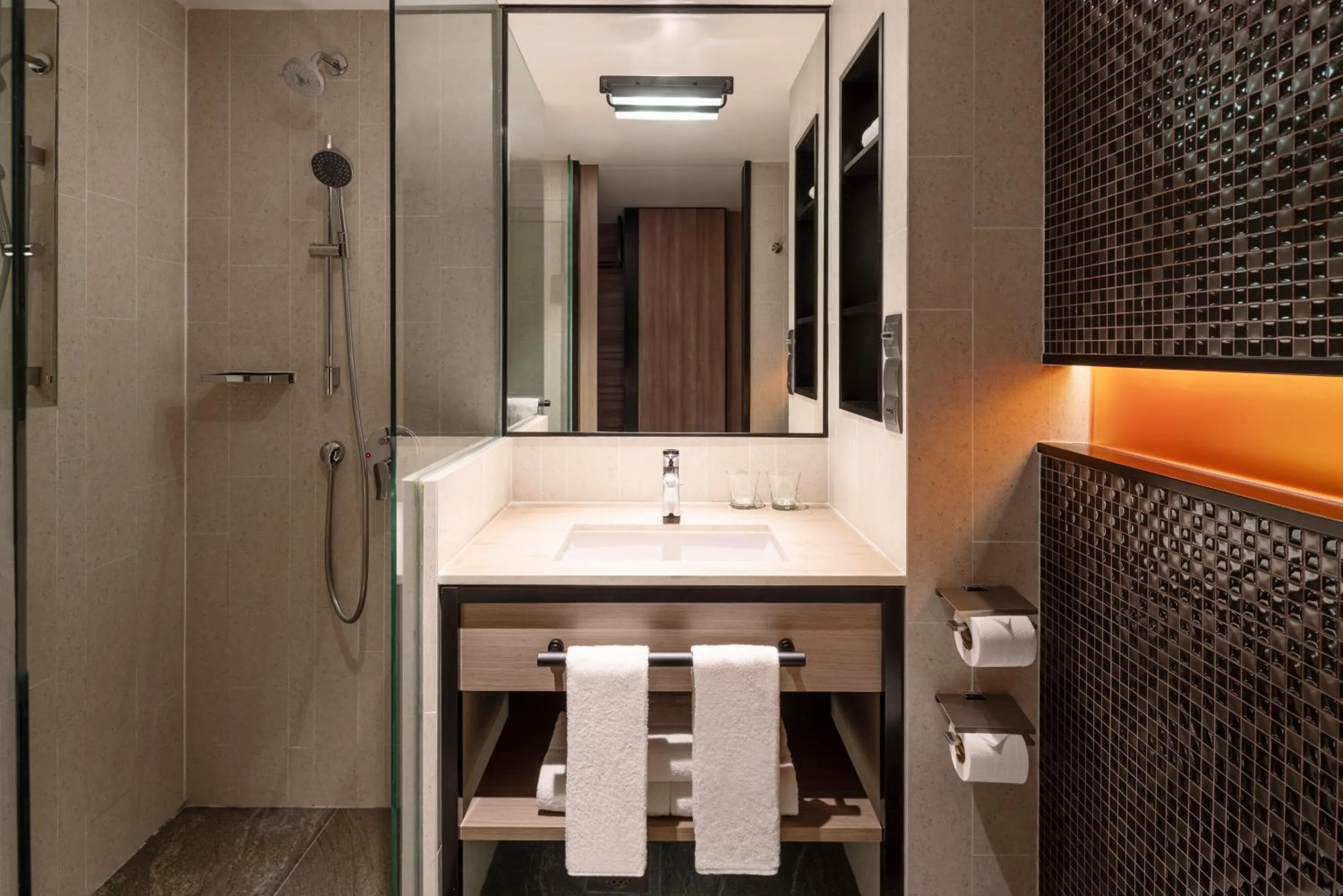 Toilet in JEN Singapore Tanglin by Shangri-La