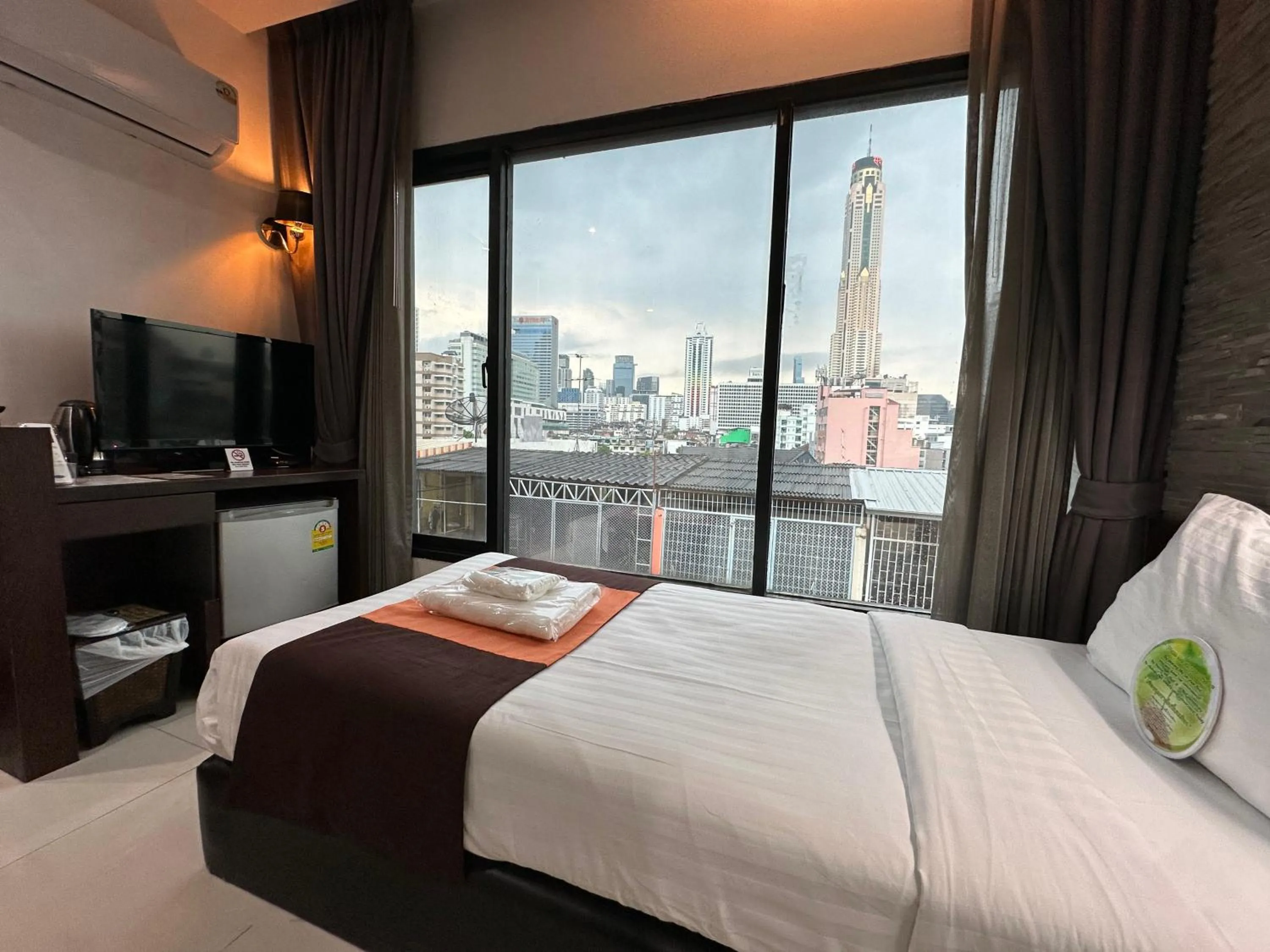 Photo of the whole room, Bed in Collection O The Bangkok Airport Link Suite