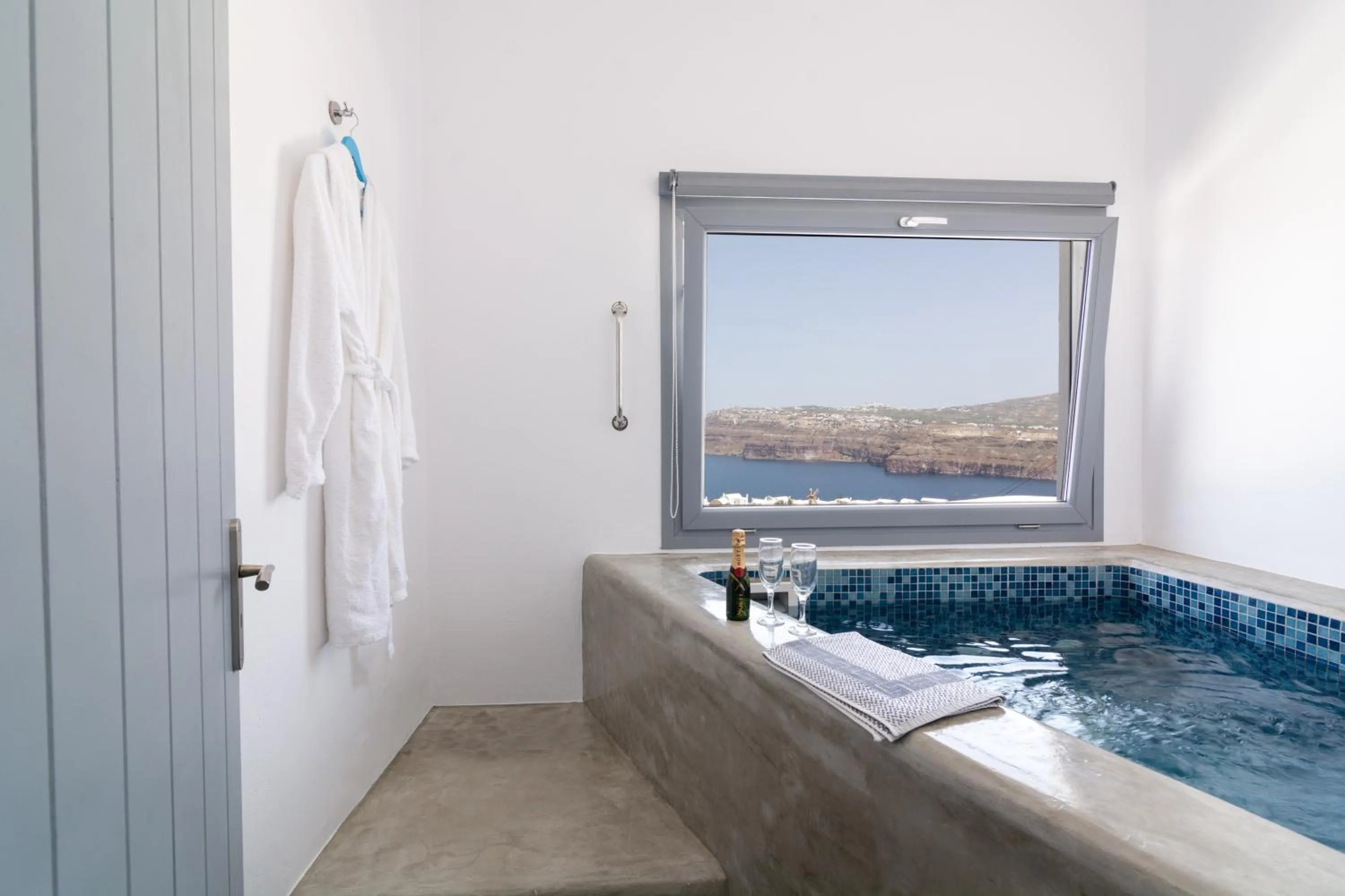 Hot Tub in Pancratium Villas & Suites