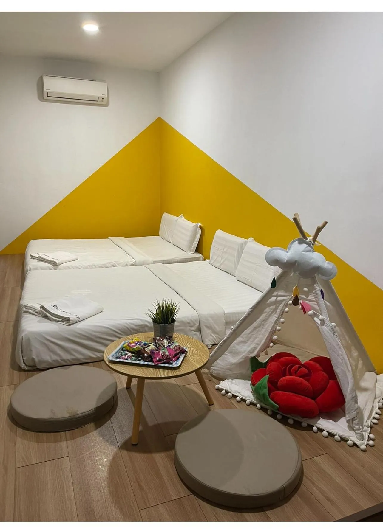 Bedroom, Bed in Vrest Hotel