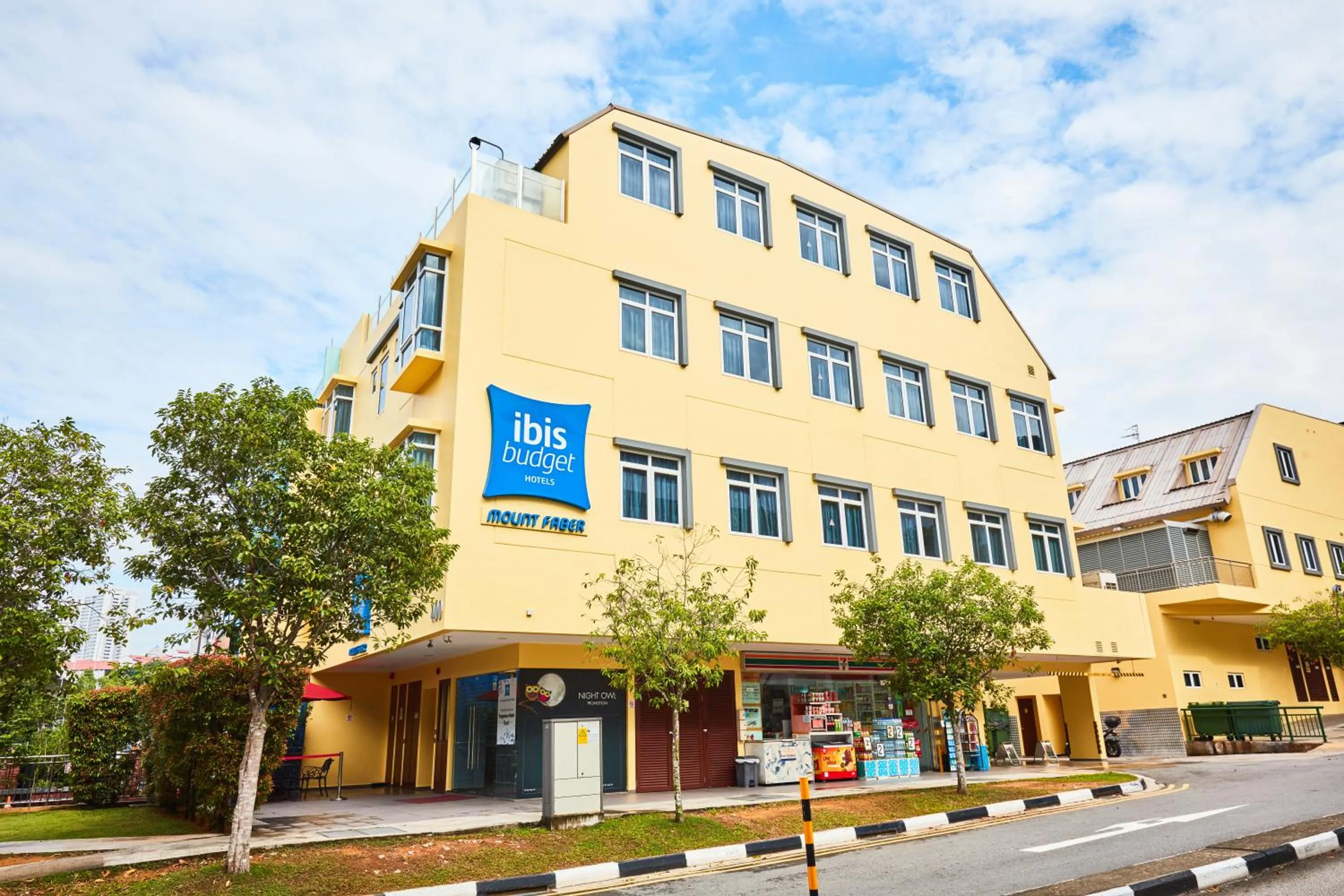 Property building in ibis budget Singapore Mount Faber