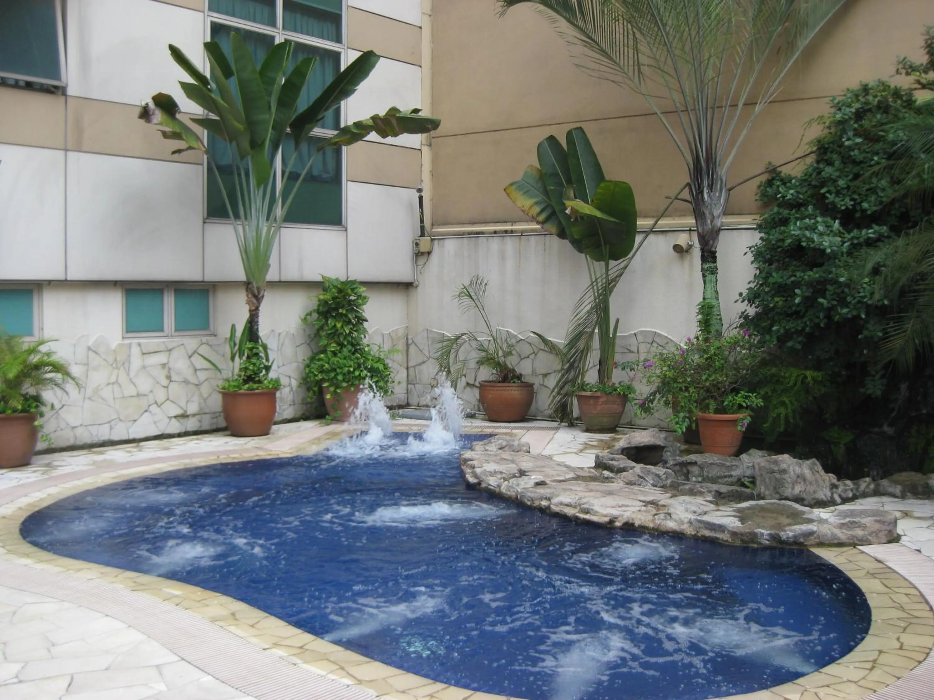 Swimming pool in Hotel Bencoolen Singapore